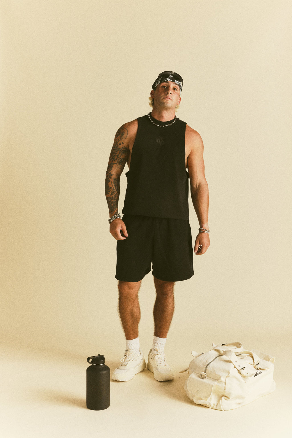 Loyalty Forever Grunge Raw Cropped "Tommy" Muscle Tee  in Black Sun Fade/Black — imagem 3