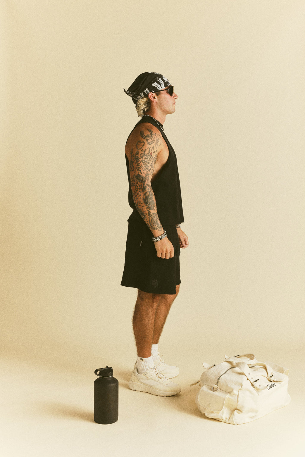 Loyalty Forever Grunge Raw Cropped "Tommy" Muscle Tee  in Black Sun Fade/Black — imagem 5