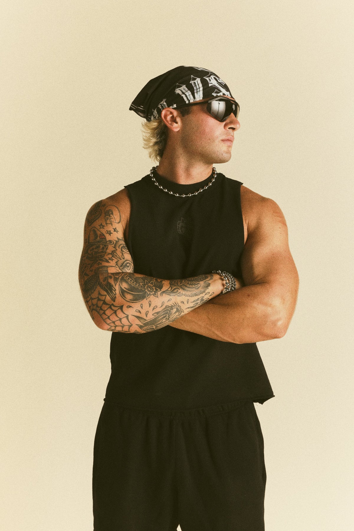 Loyalty Forever Grunge Raw Cropped "Tommy" Muscle Tee  in Black Sun Fade/Black — imagem principal