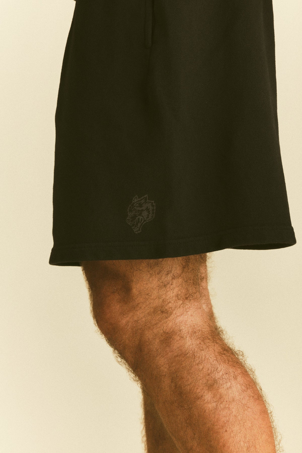 Dual Oversized Post Lounge Sweat Shorts in Black Sun Fade/Black — imagem 7