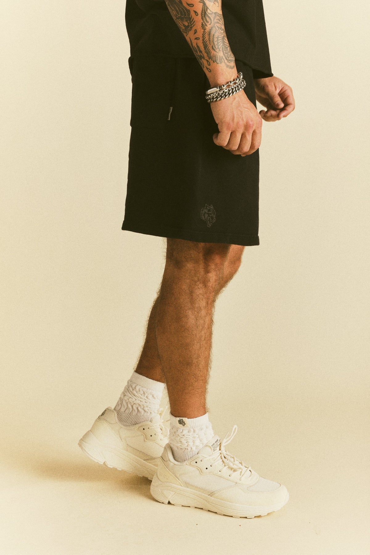 Dual Oversized Post Lounge Sweat Shorts in Black Sun Fade/Black — imagem 3