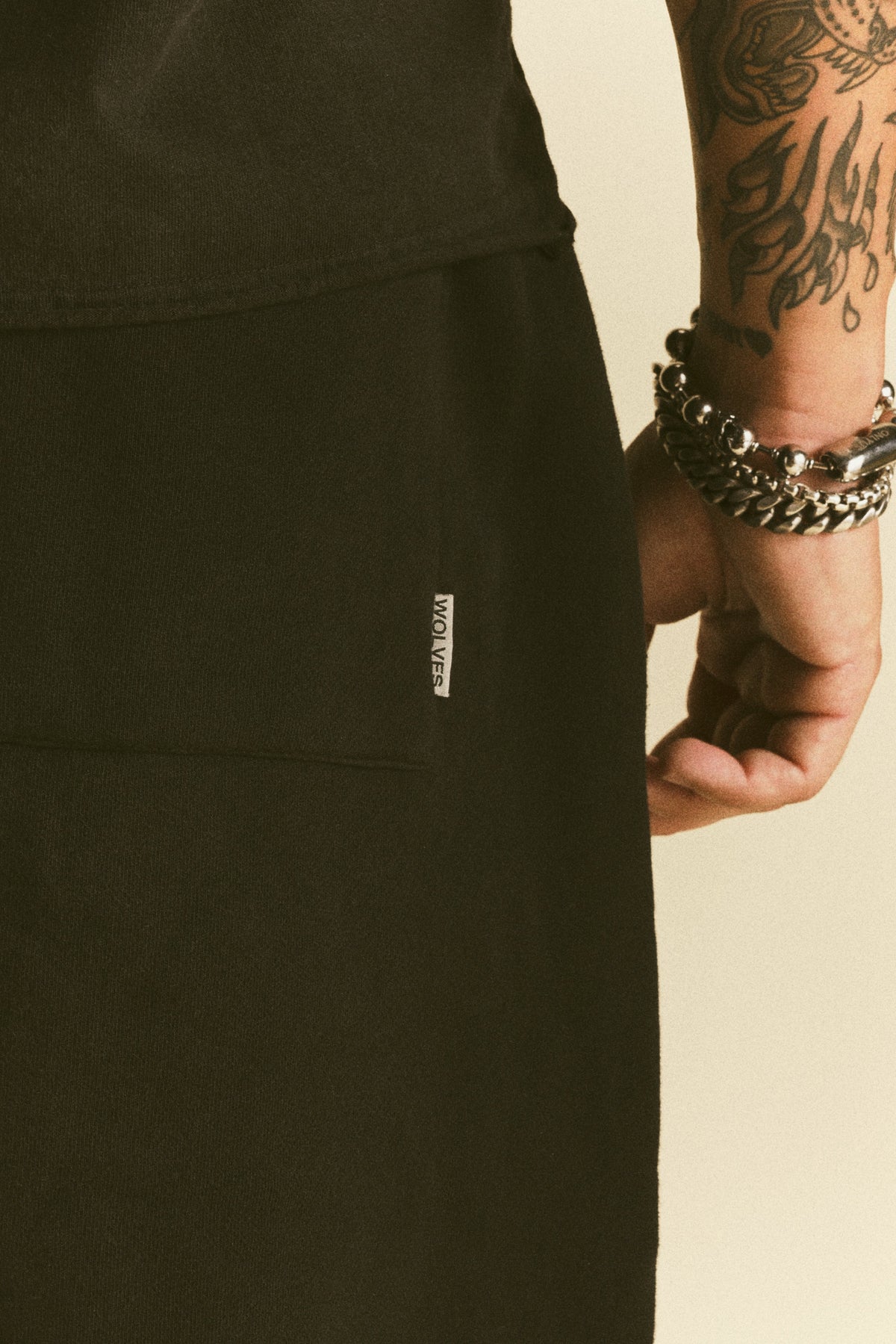 Dual Oversized Post Lounge Sweat Shorts in Black Sun Fade/Black — imagem 8