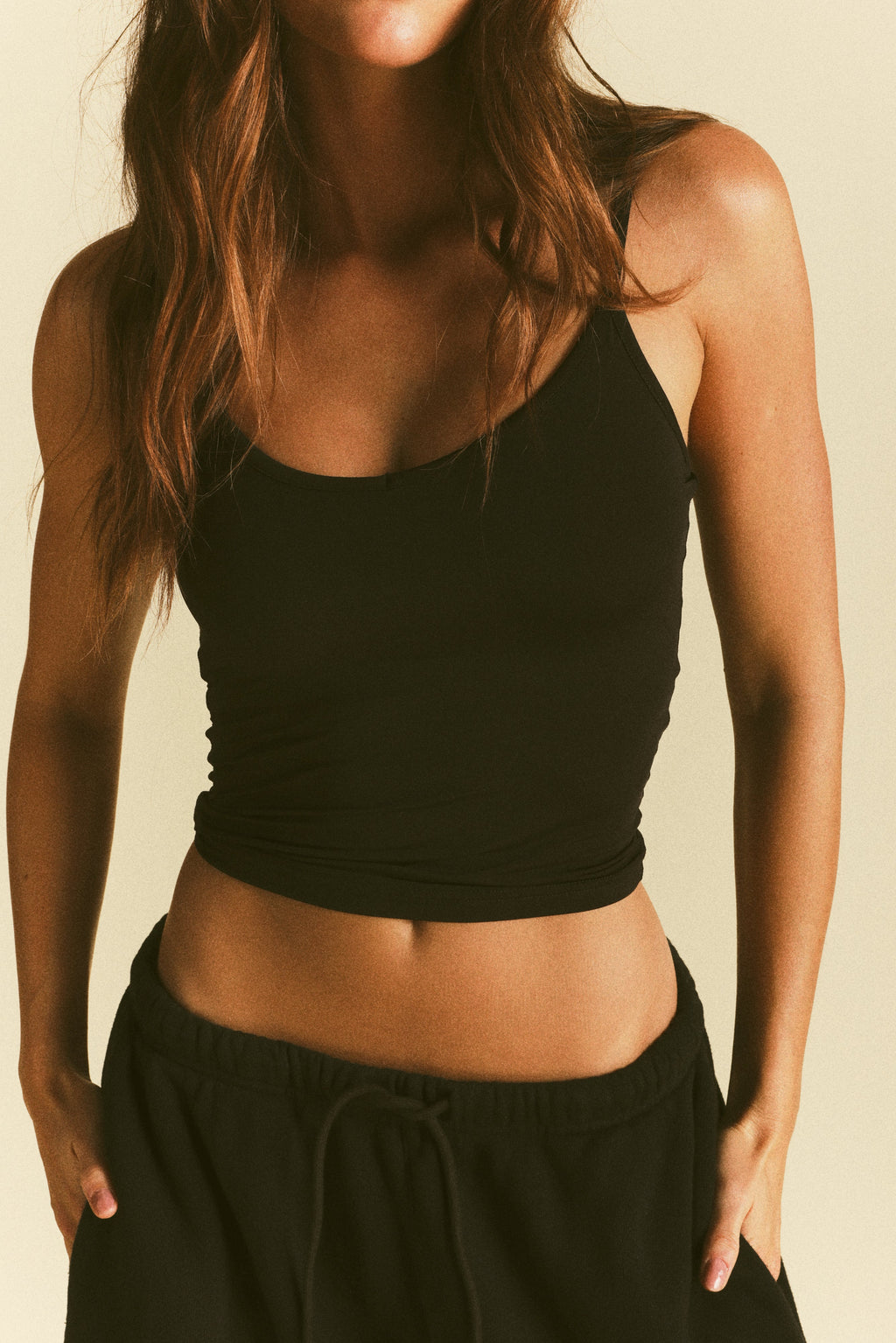Forever Mark "Hallie" Silky Tank Top in Black — imagem 7