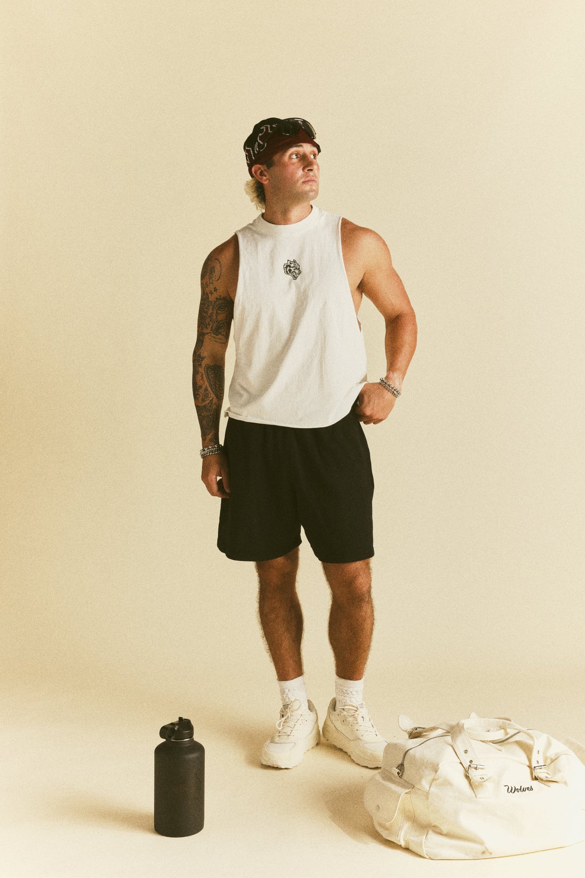 Loyalty Forever Grunge Raw Cropped "Tommy" Muscle Tee  in Cream — imagem 3