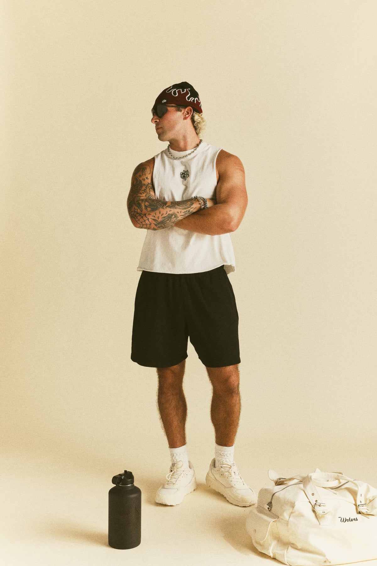 Loyalty Forever Grunge Raw Cropped "Tommy" Muscle Tee  in Cream — imagem 4