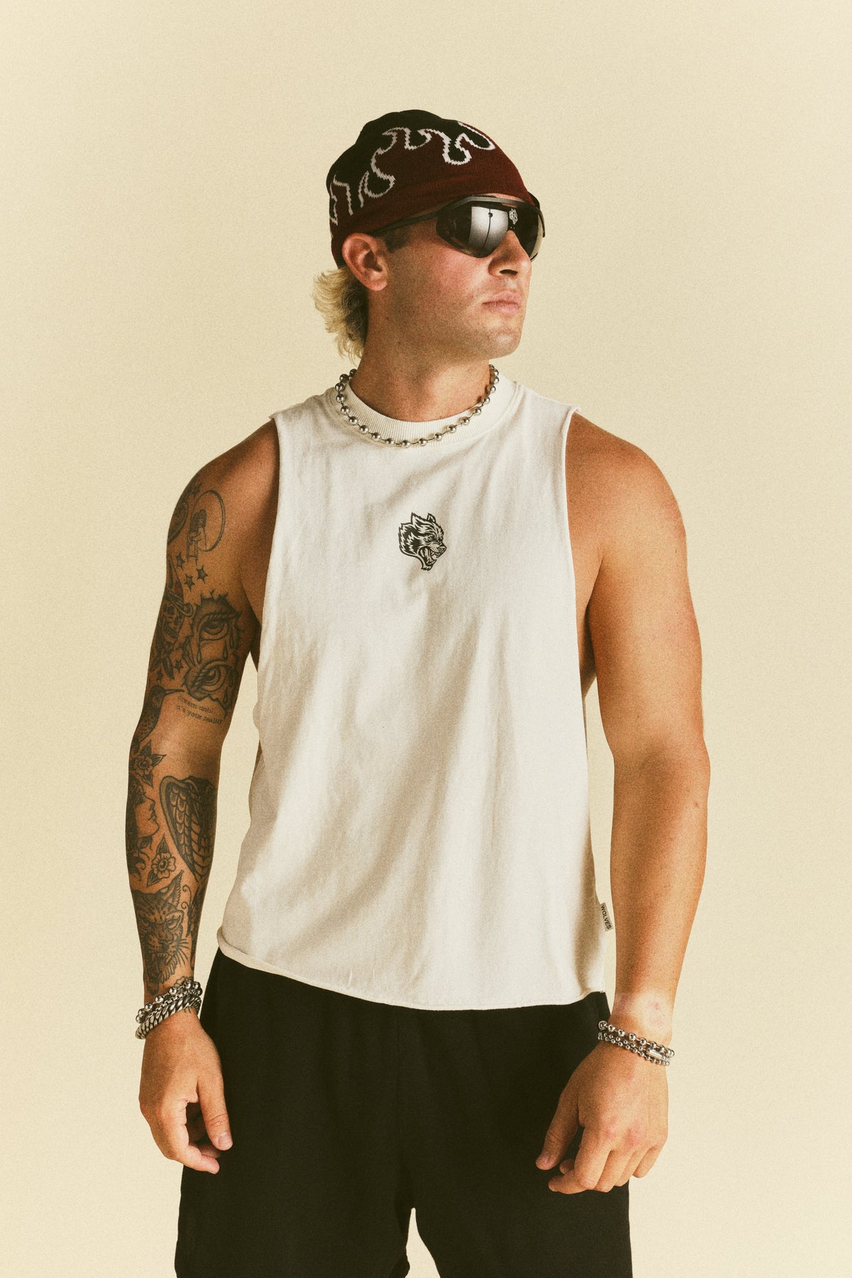 Loyalty Forever Grunge Raw Cropped "Tommy" Muscle Tee  in Cream — imagem principal