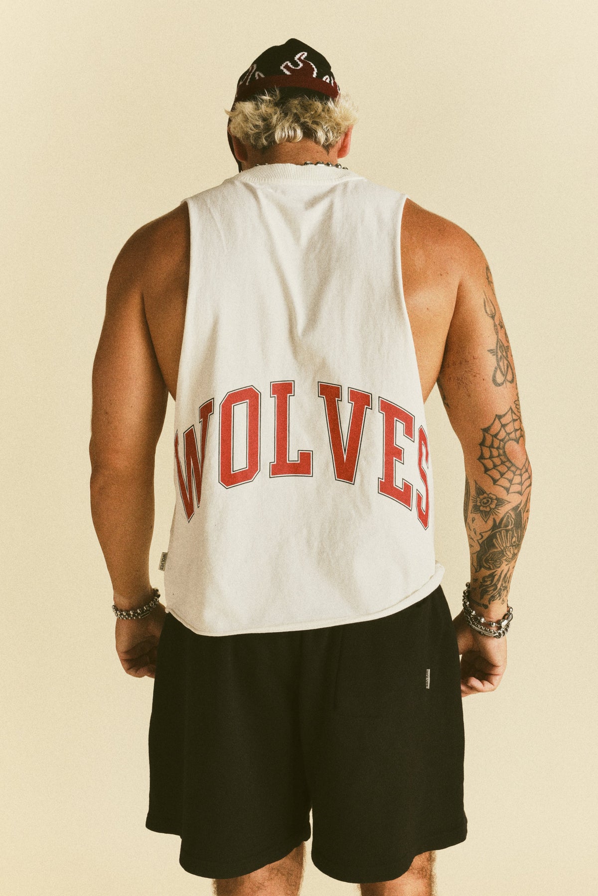 Loyalty Forever Grunge Raw Cropped "Tommy" Muscle Tee  in Cream — imagem 2