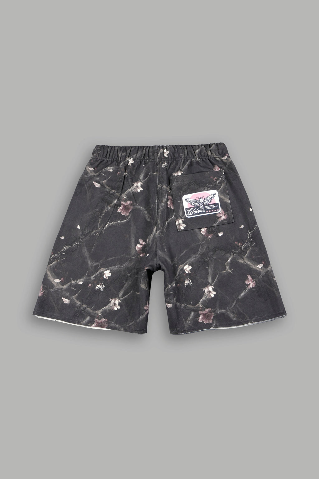 Midnight Bloom Raw Hem Oversized Post Lounge Sweat Shorts In All Of Us Camo - imagem 3