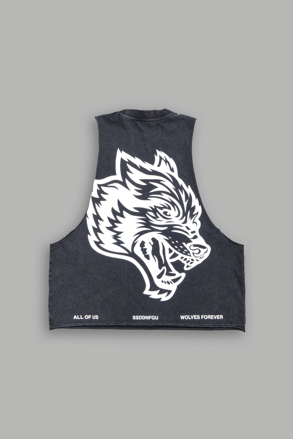 Big Wolf Head Grunge Raw Hem Box Cut Tommy Muscle Tee In Black - imagem 3