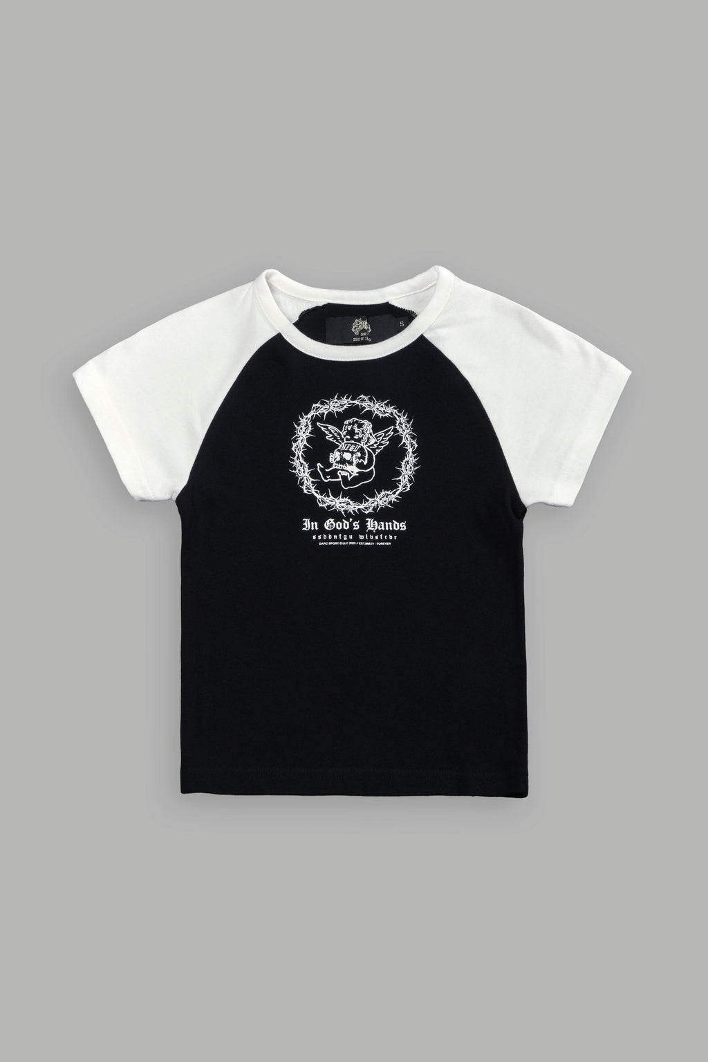 Cherub's Oath Lina Raglan "Baby" Tee in Black/Cream — imagem 5
