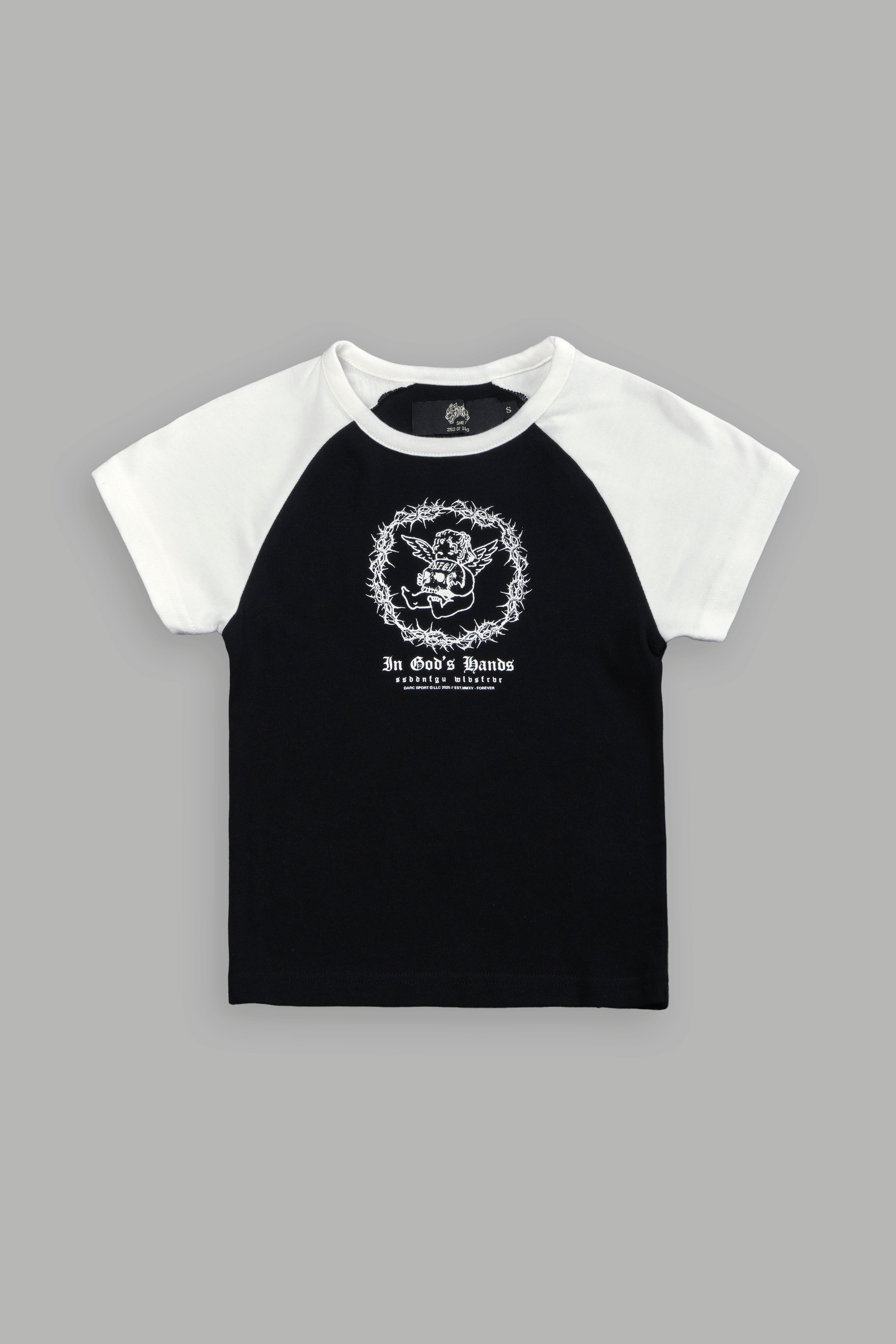 Cherub's Oath Lina Raglan "Baby" Tee in Black/Cream — imagem 5