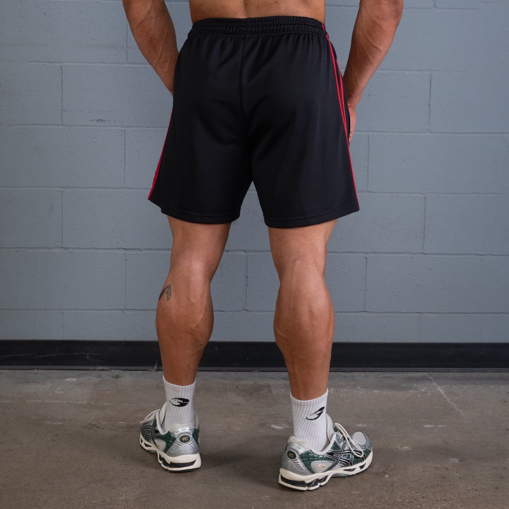 2 Stripe Standard Mesh Shorts 4" - Black/Red - imagem 2