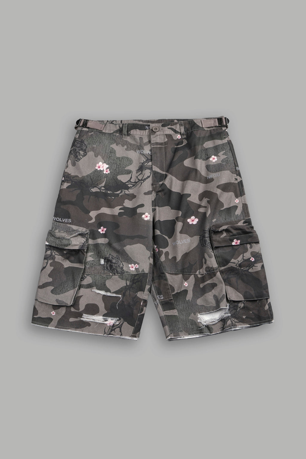 Wolf Pyramid Duke Cargo Shorts in Warrior In A Garden Green Camo — imagem 1