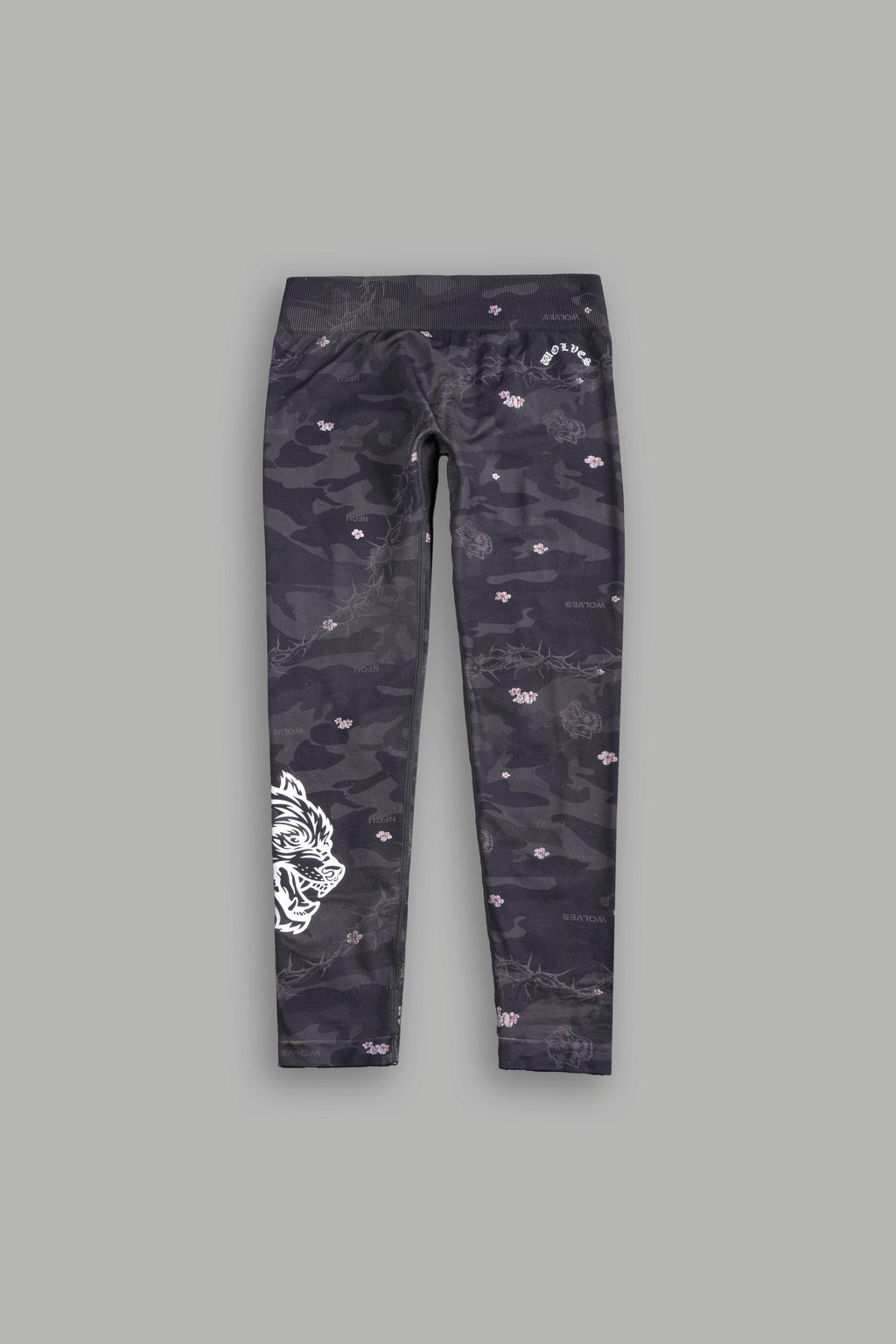 Wolf Chopper Hadley Soft Seamless Leggings in Warrior in a Garden Black Camo - imagem 7