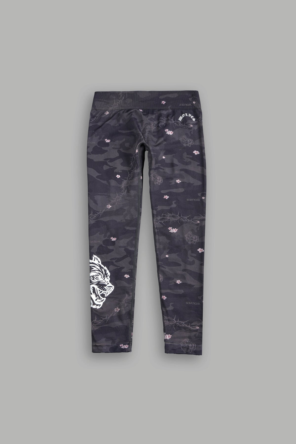 Wolf Chopper Hadley Soft Seamless Leggings in Warrior in a Garden Black Camo - imagem 7