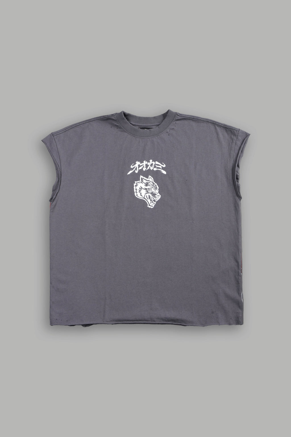 Our Code Distressed Grunge Cut Off Mid Length Raw Hem Tee in Slate Gray — imagem 3