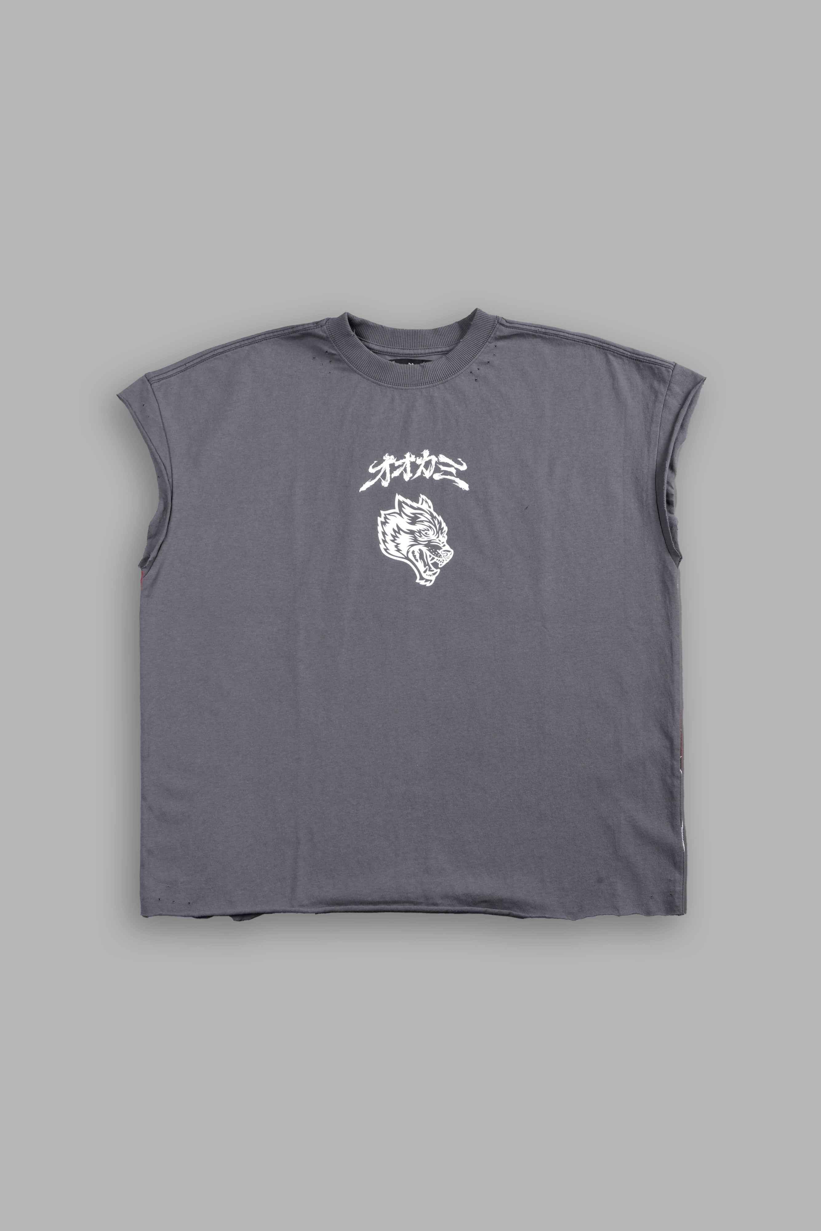 Our Code Distressed Grunge Cut Off Mid Length Raw Hem Tee in Slate Gray — imagem 3