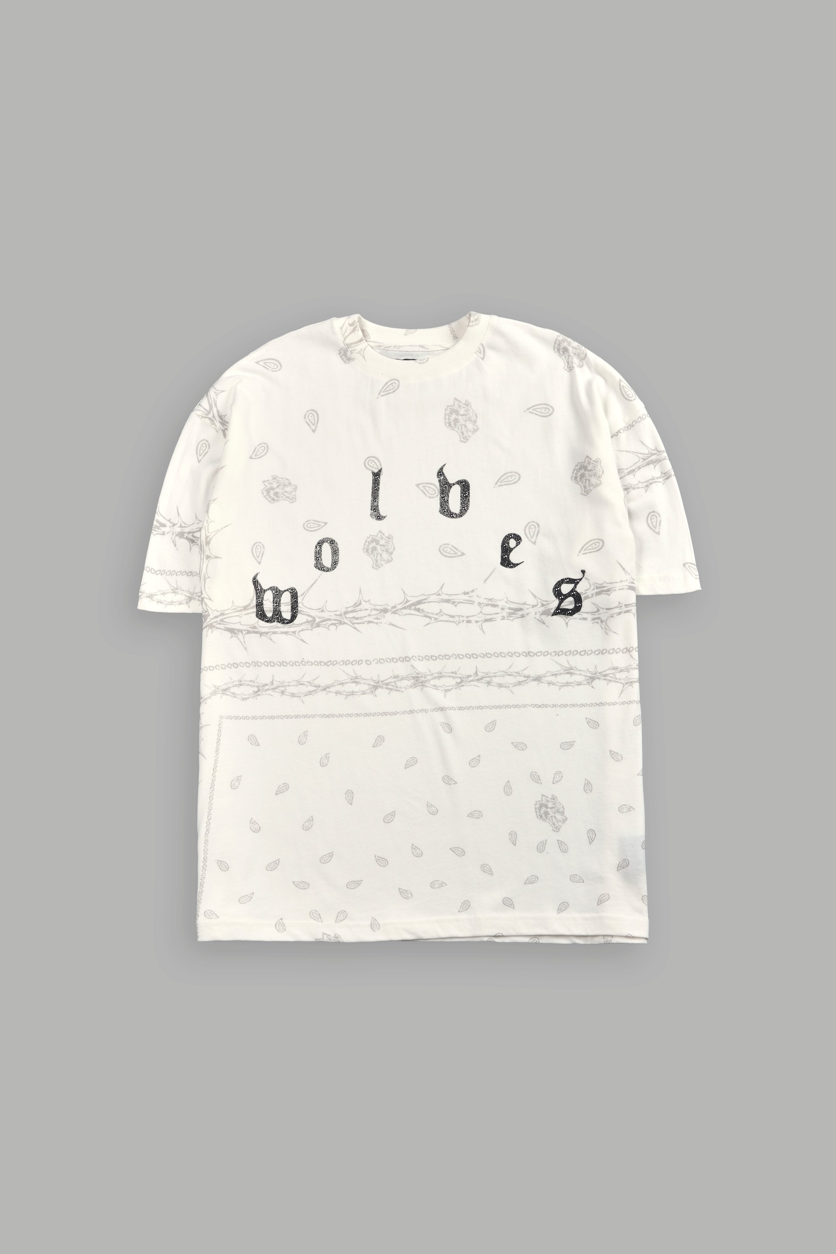 Studded Wolves Pyramid Premium Oversized Tee in Cream Thorn Paisley — imagem 1