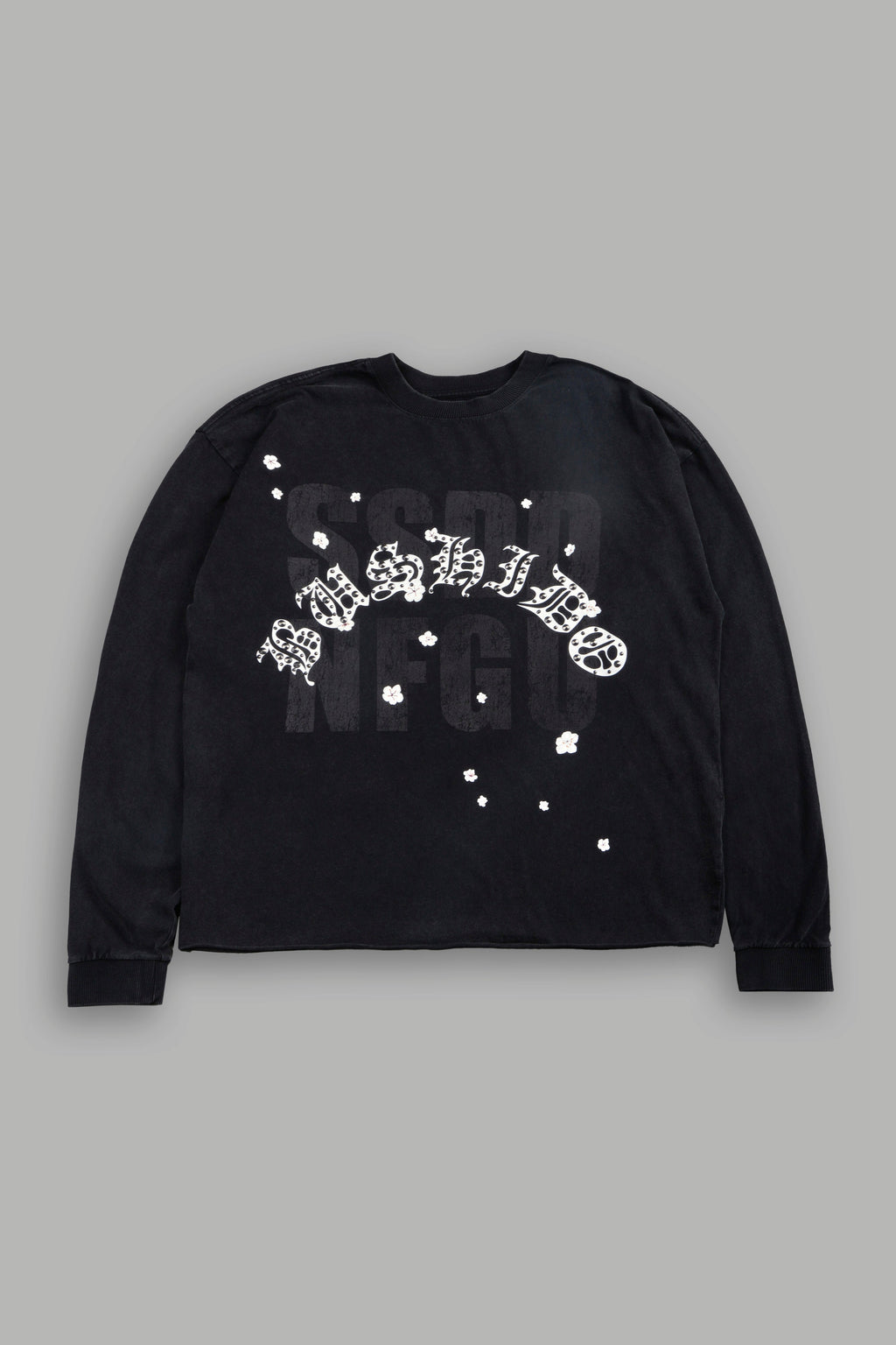 Ssddnfgu Bushido Grunge Mid Length Raw Hem Ls Tee in Black — imagem 1