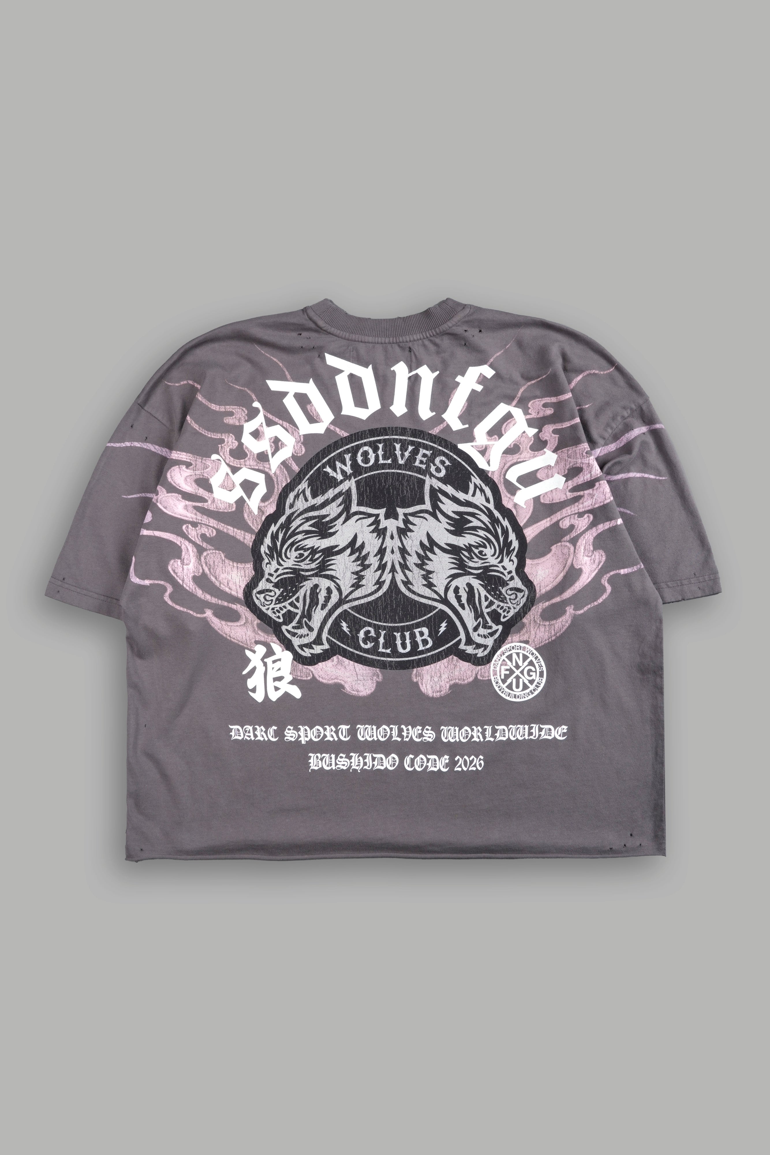 Wolves Club Oni Inferno Distressed Grunge Box Cut Tee V2 in Slate Gray — imagem 3