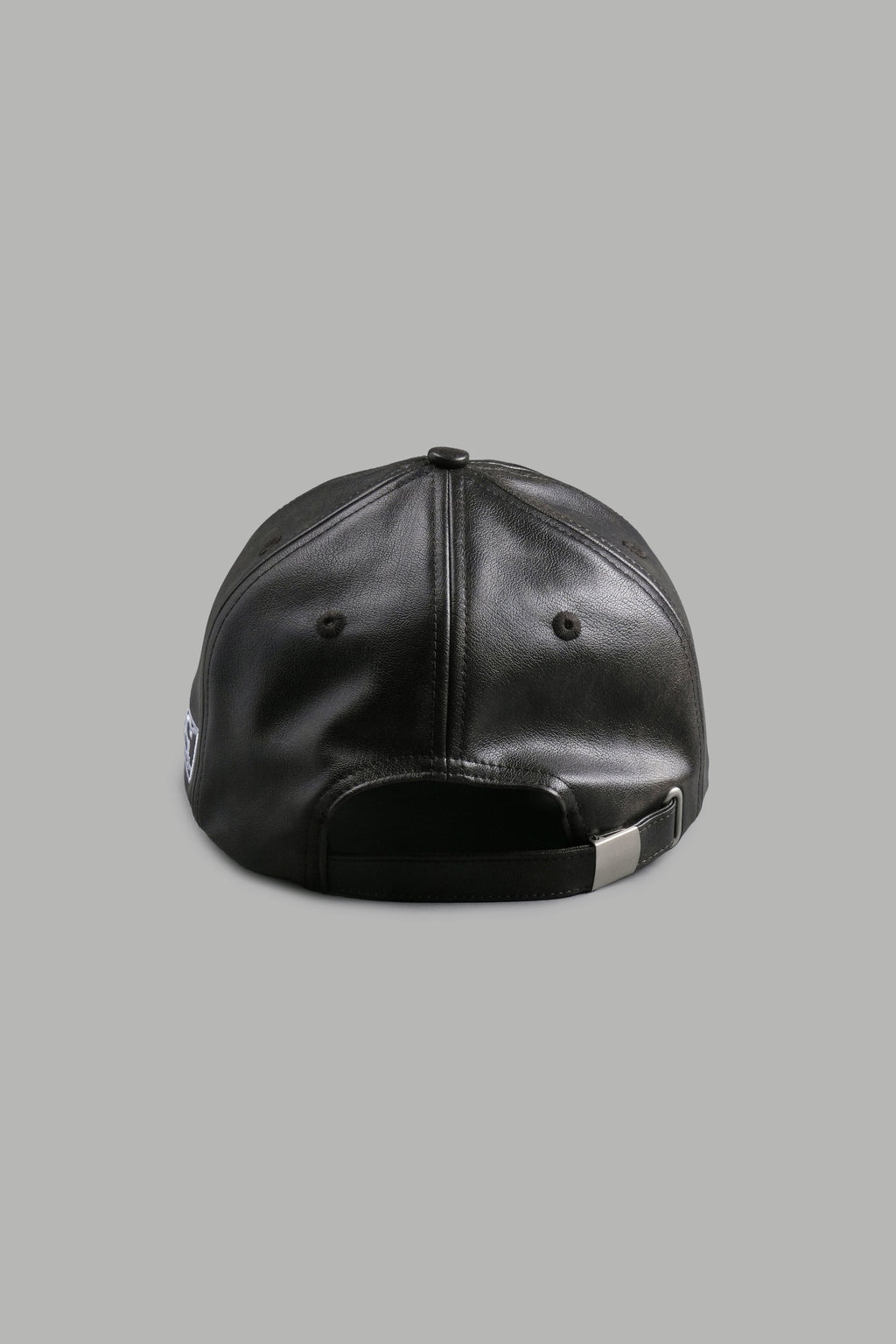 Iron Wolf Head Faux Leather Dad Hat in Black — imagem 3