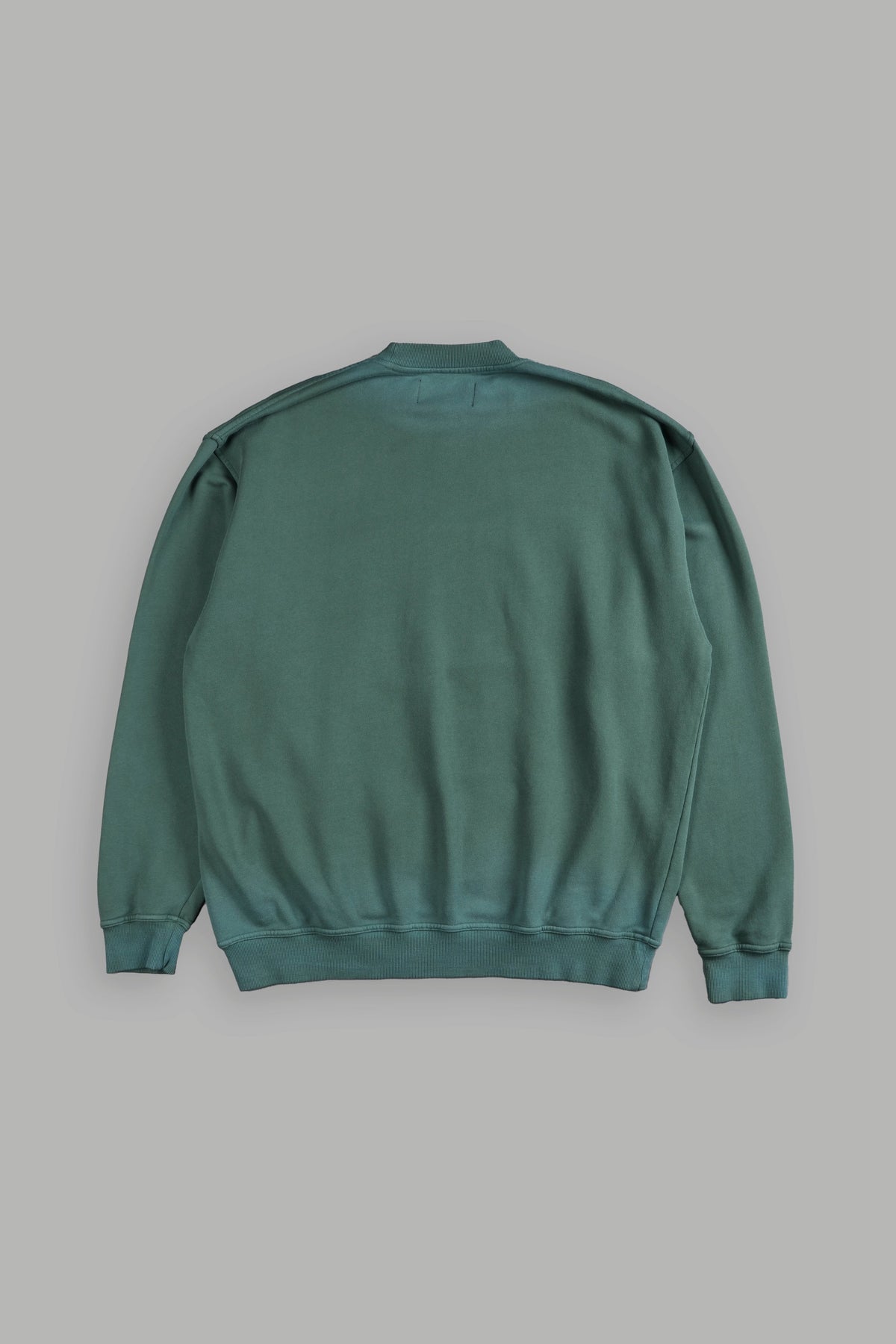 Loyalty London Unisex Crewneck in Hunter Green Driftwash - imagem 3