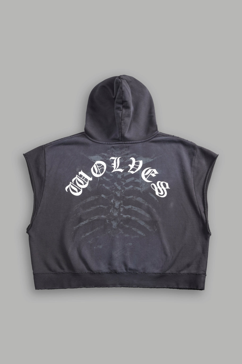 Bones Destroyed Grunge Gage Cap Sleeve Hoodie in Wolf Gray Drift Wash — imagem 3
