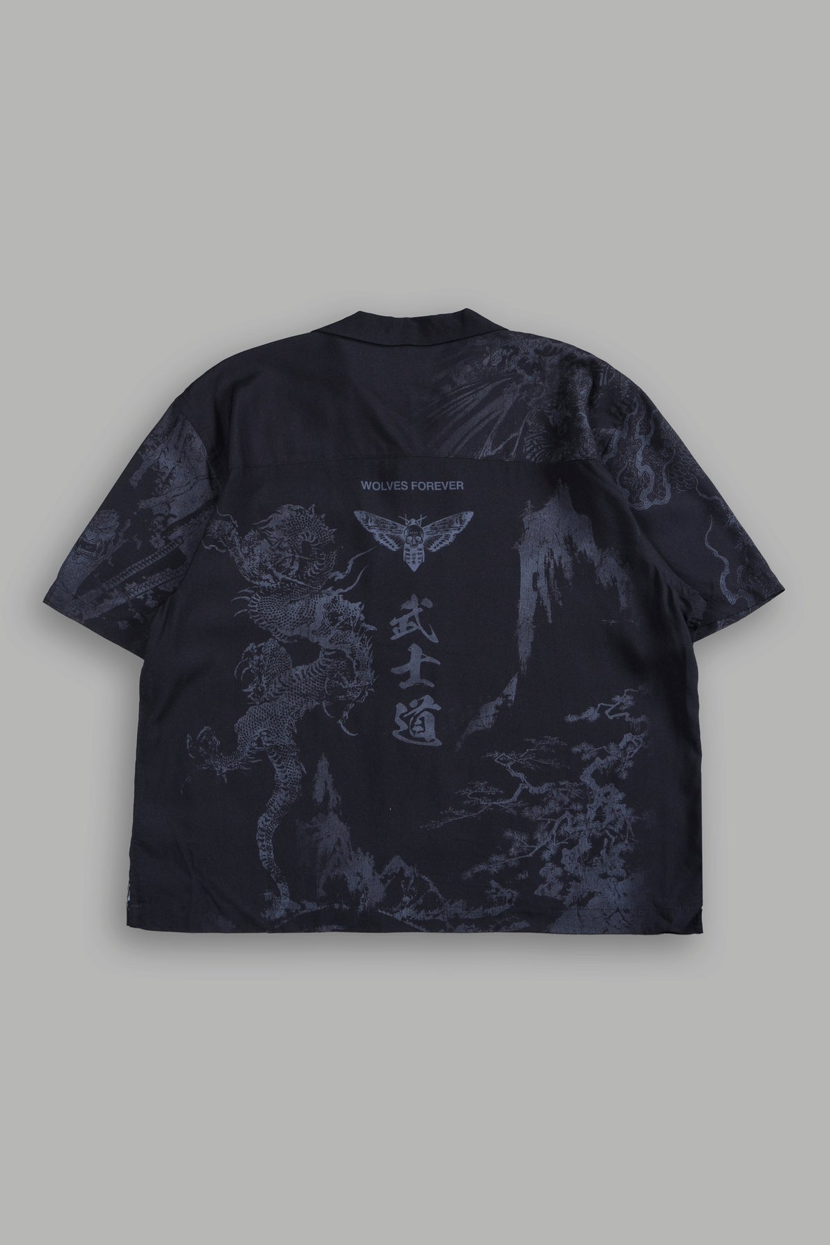 Ronin'S Lament Romero Mid Length Button Up in Black — imagem 3