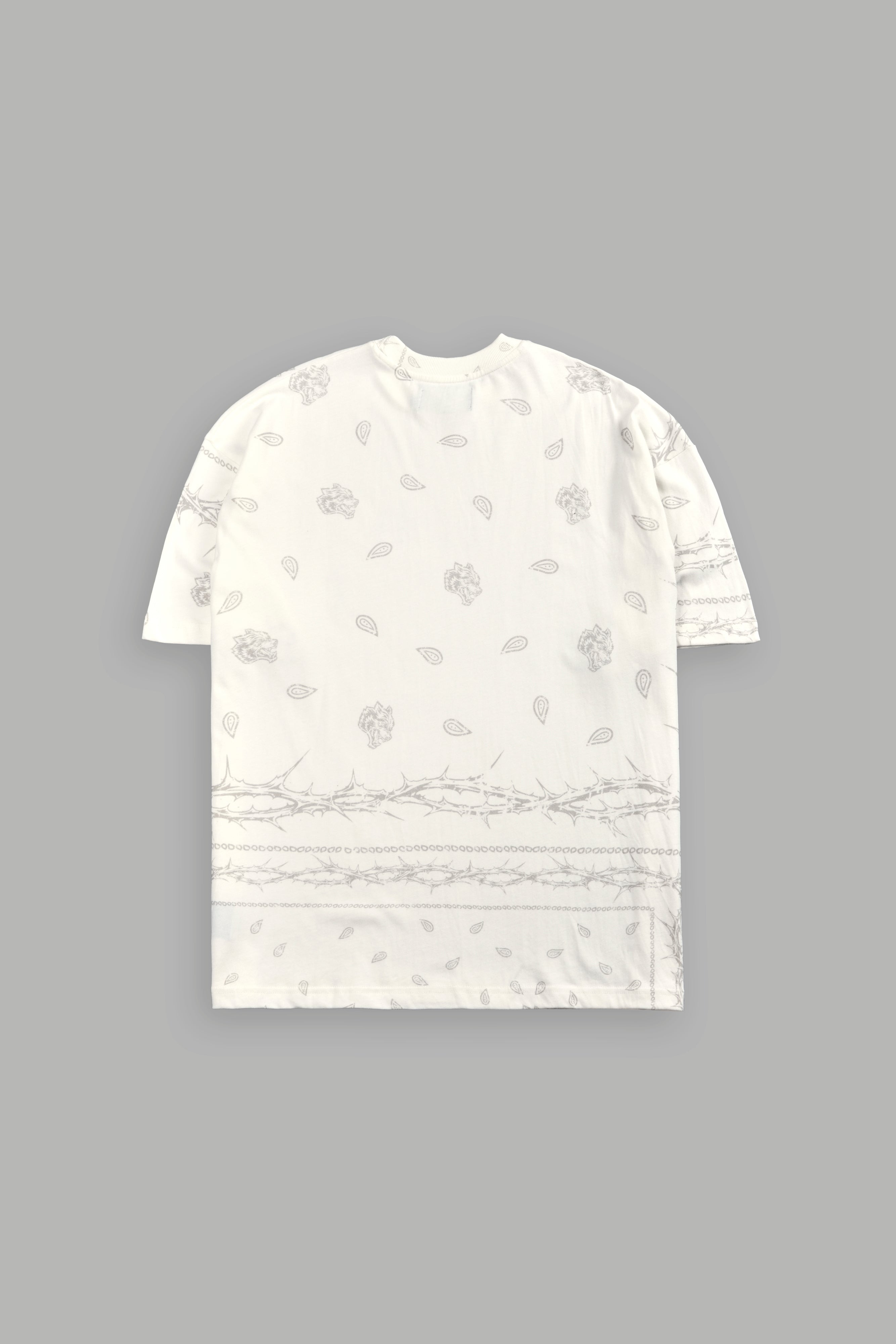 Studded Wolves Pyramid Premium Oversized Tee in Cream Thorn Paisley — imagem 3