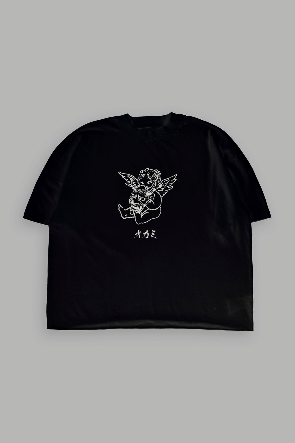 Oni Cherub Distressed Grunge Mid Length Raw Hem Tee in Black — imagem 1