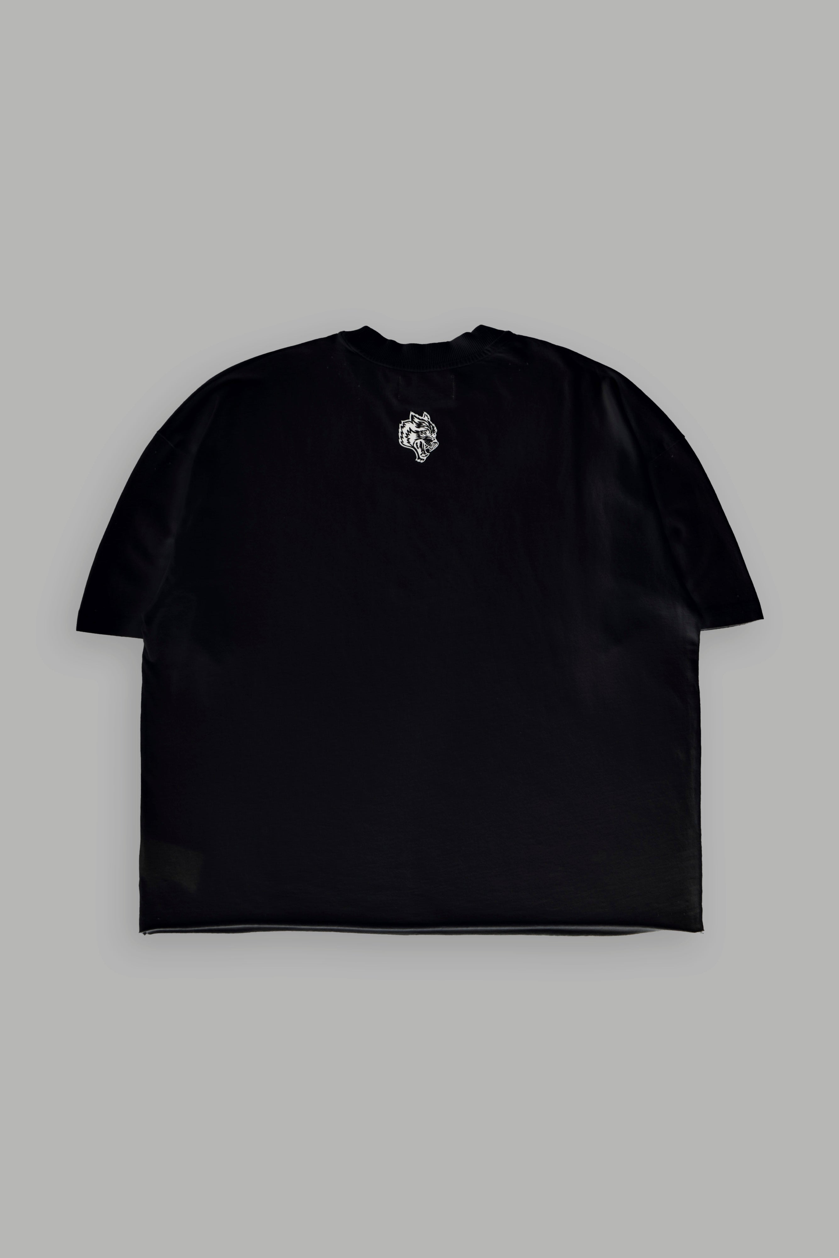 Oni Cherub Distressed Grunge Mid Length Raw Hem Tee in Black — imagem 3
