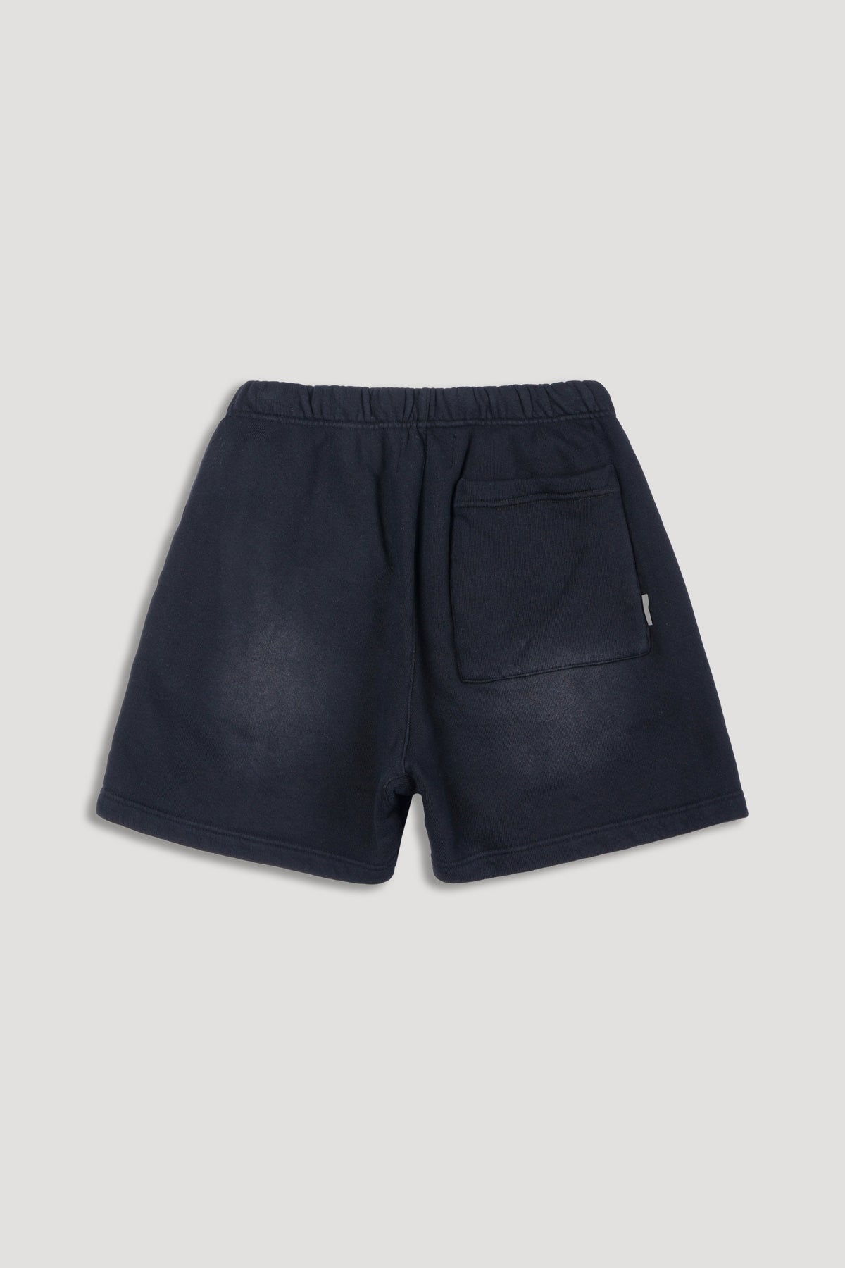 IYKYK Patched Oversized Sweat Short in Black Sun Fade — imagem 6