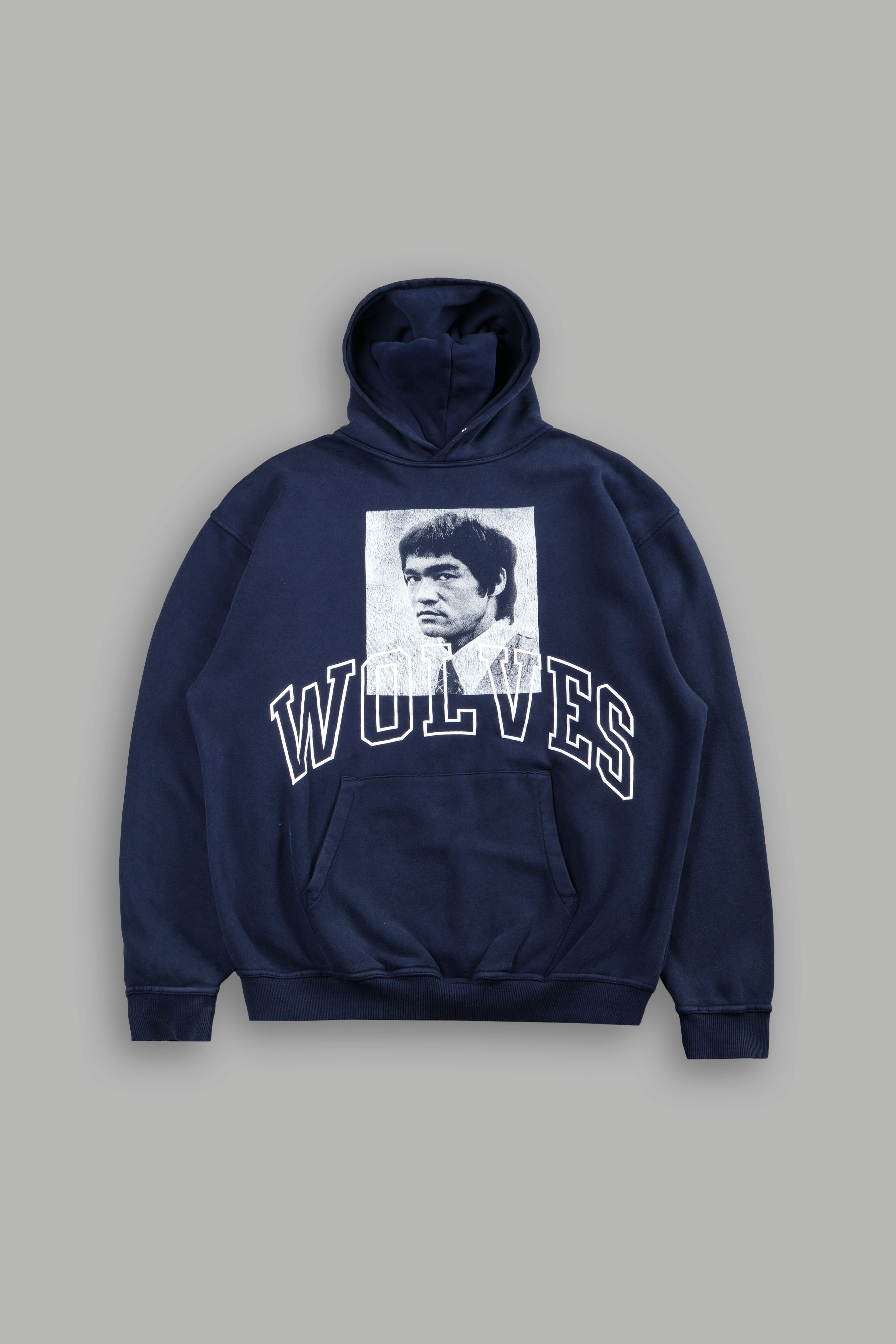 Bruce Lee Forever Pierce Hoodie in Navy — imagem 1