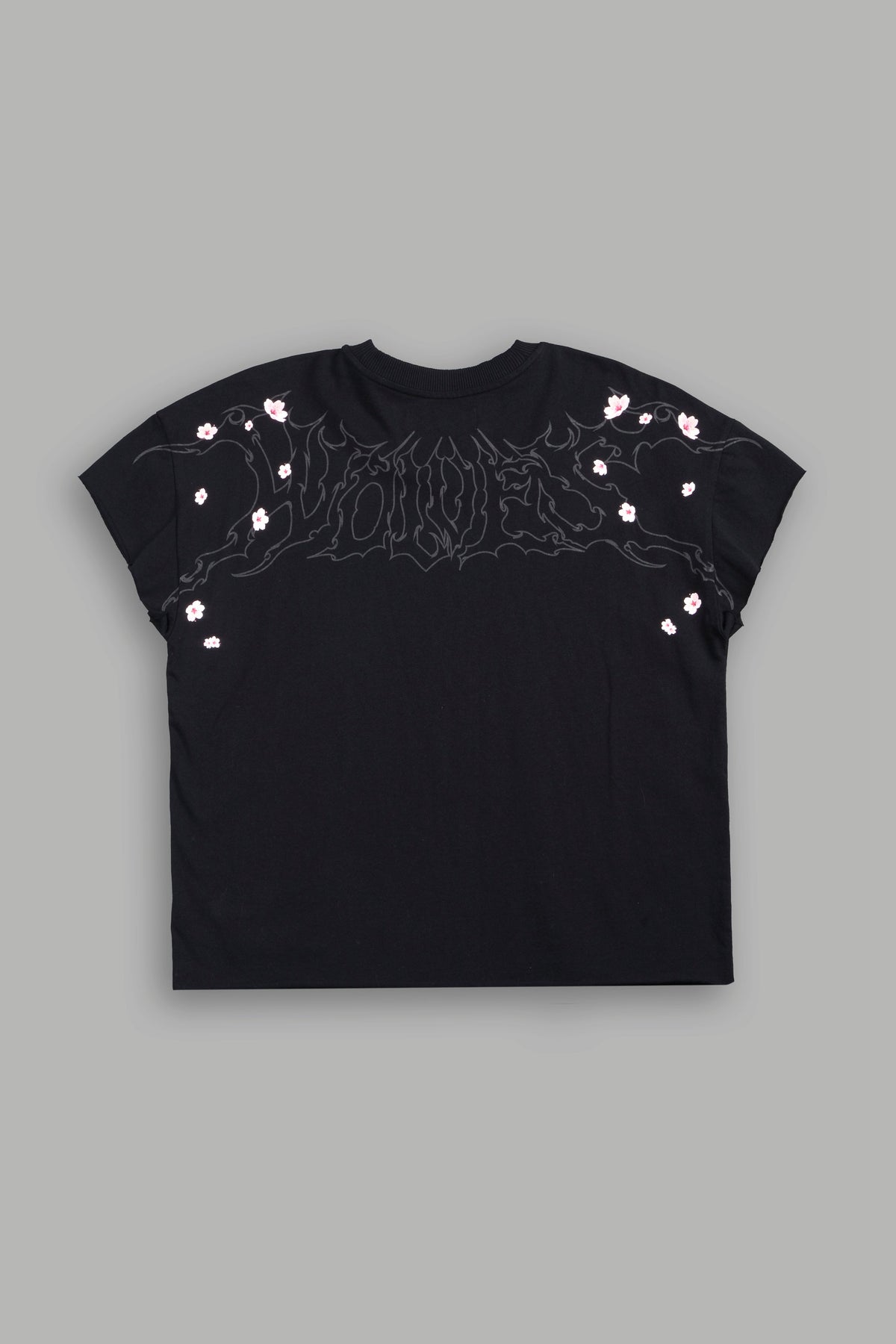 Sakura Hesh Grunge Mid Length Raw Hem Cap Sleeve Tee In Black — imagem 6