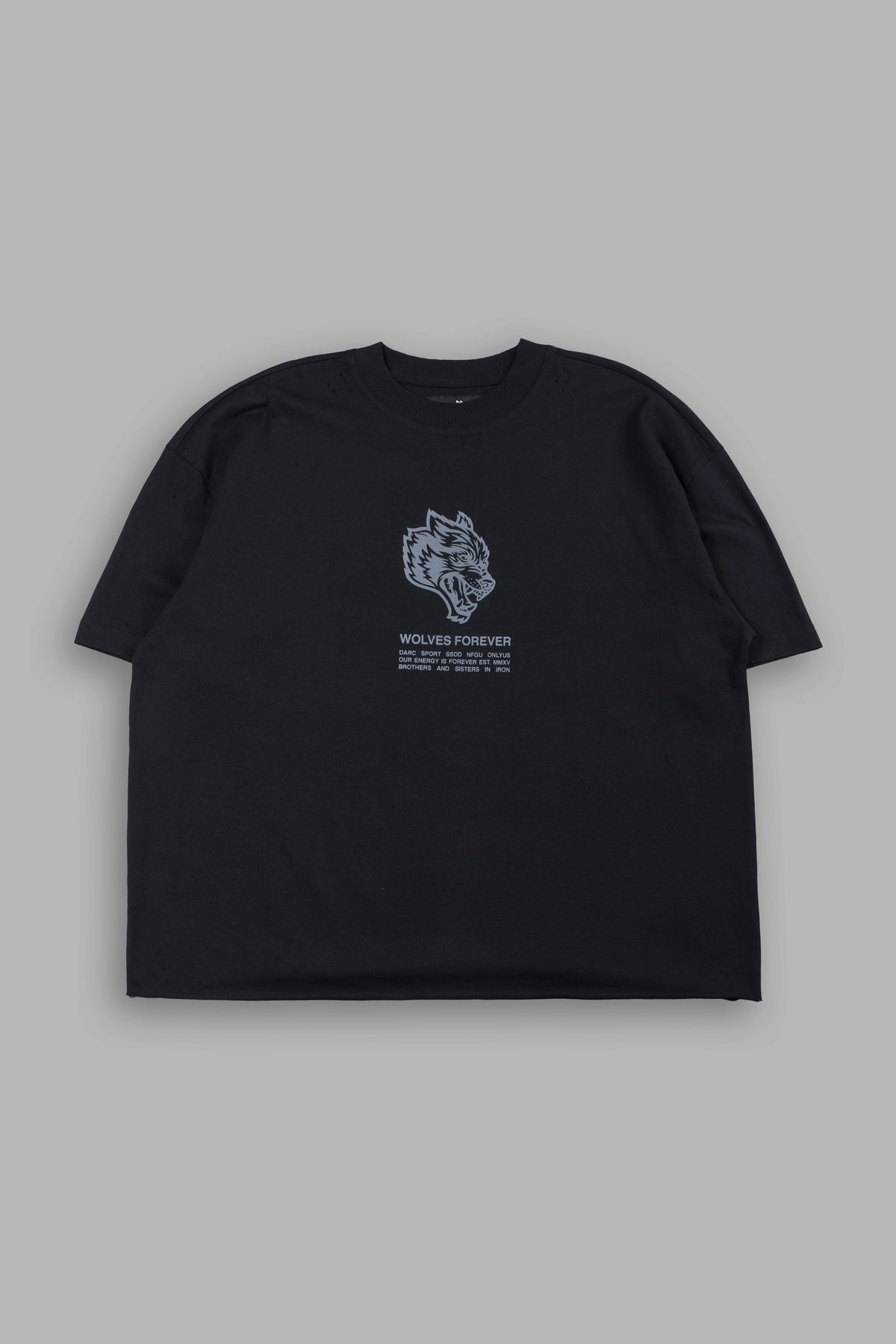 Wolves Have Your Back Distressed Grunge Mid Length Raw Hem Tee In Black - imagem 3
