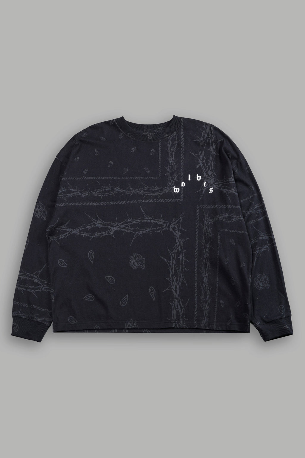 Wolves Pyramid Grunge "Box Cut" L/S Tee in Black Thorn Paisley — imagem 1