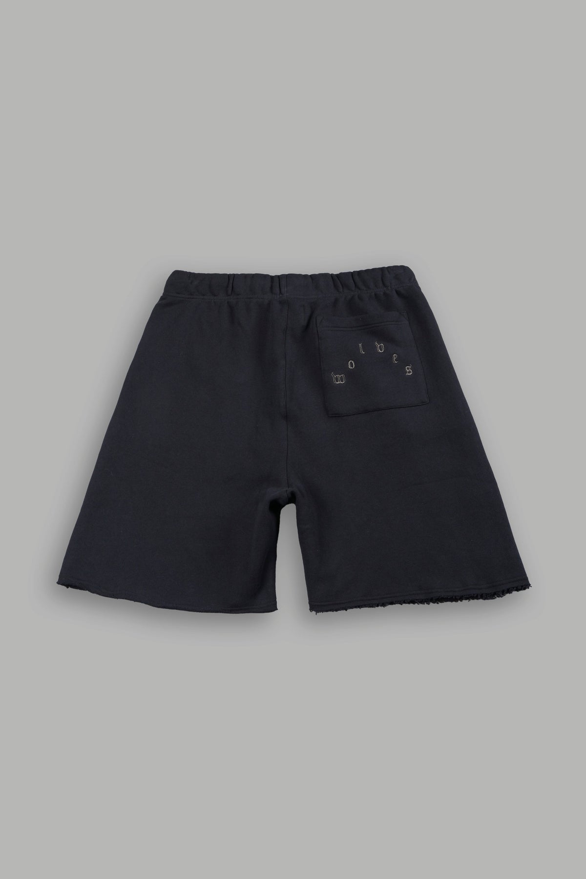 Wolves Heritage Raw Hem Oversized Post Lounge Sweat Shorts In Black - imagem 3