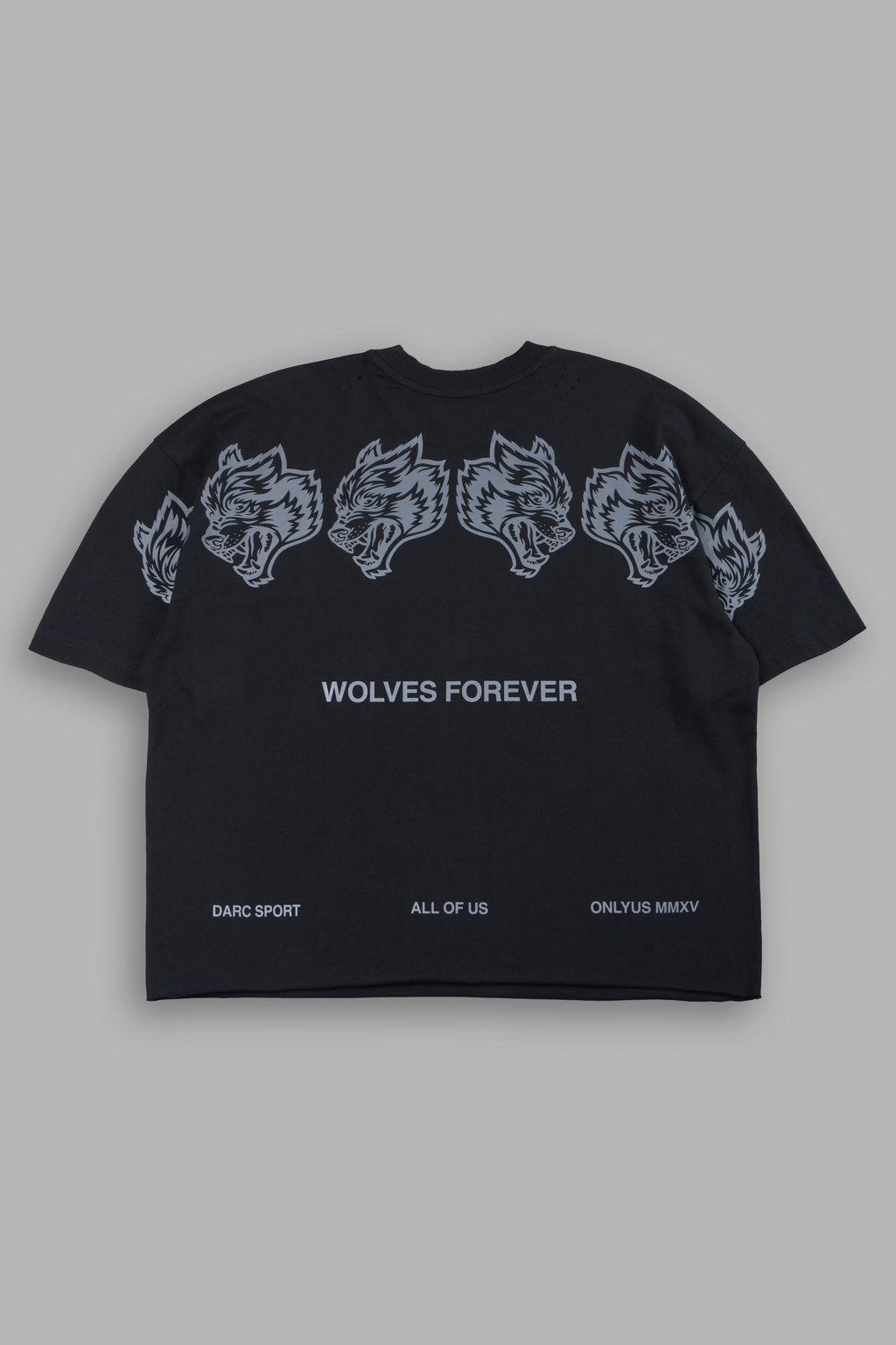 Wolves Have Your Back Distressed Grunge Mid Length Raw Hem Tee In Black - imagem 1