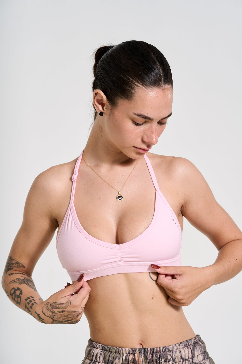 W335 URBAN V-NECK BRA Fall 24' — imagem 3