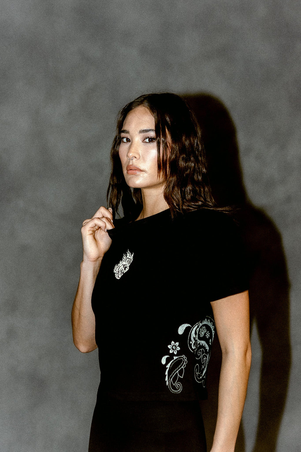Faded Paisley "Timeless" Tee in Black — imagem 1