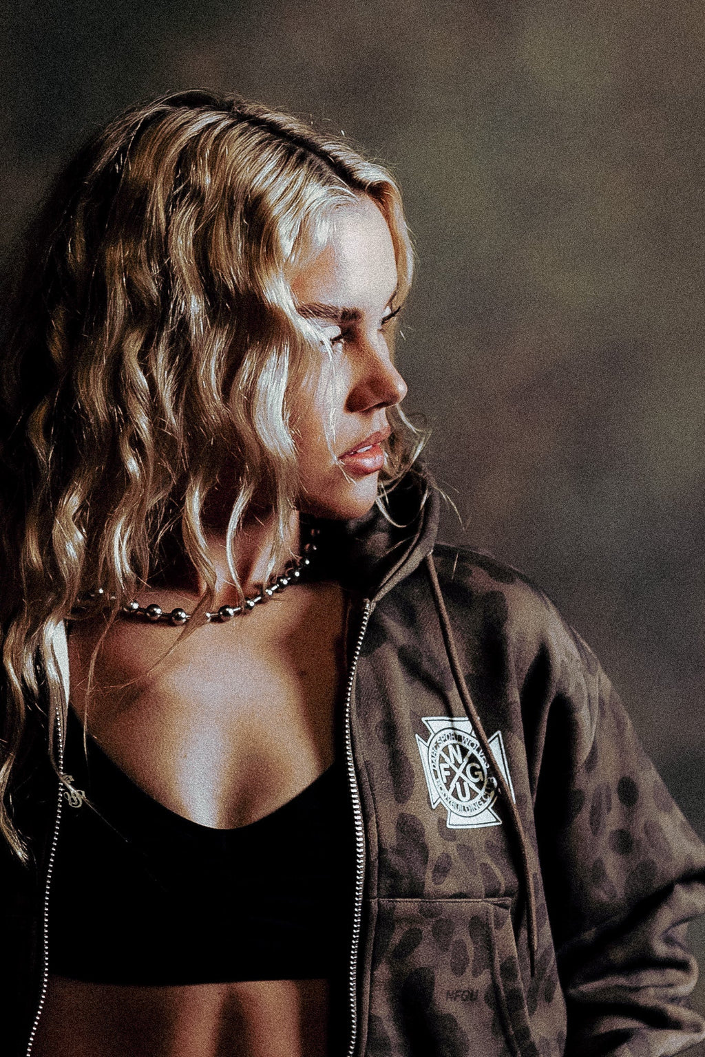 Wolf Iron Cross "Sage" Cropped Zip Hoodie in Celeritas Morte - imagem 9