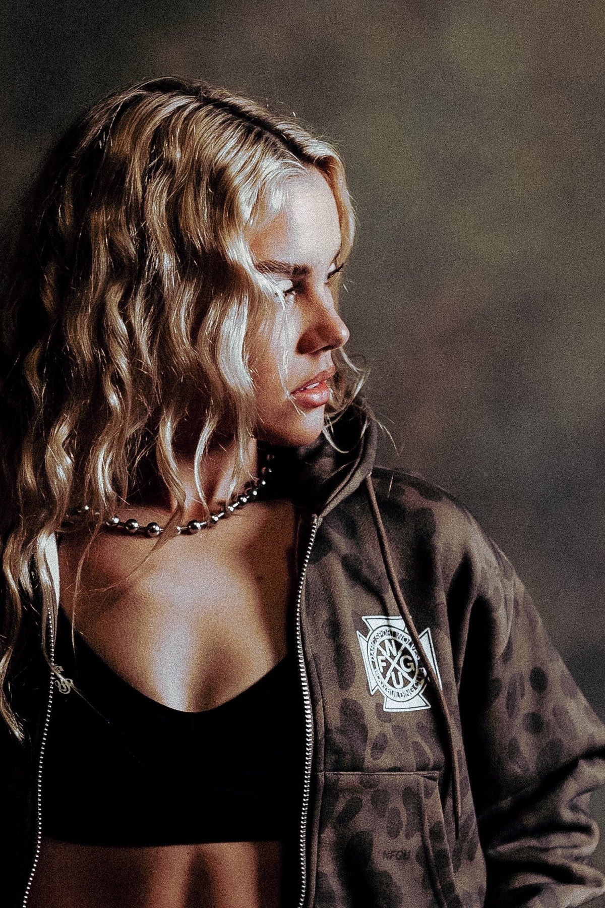 Wolf Iron Cross "Sage" Cropped Zip Hoodie in Celeritas Morte - imagem 9