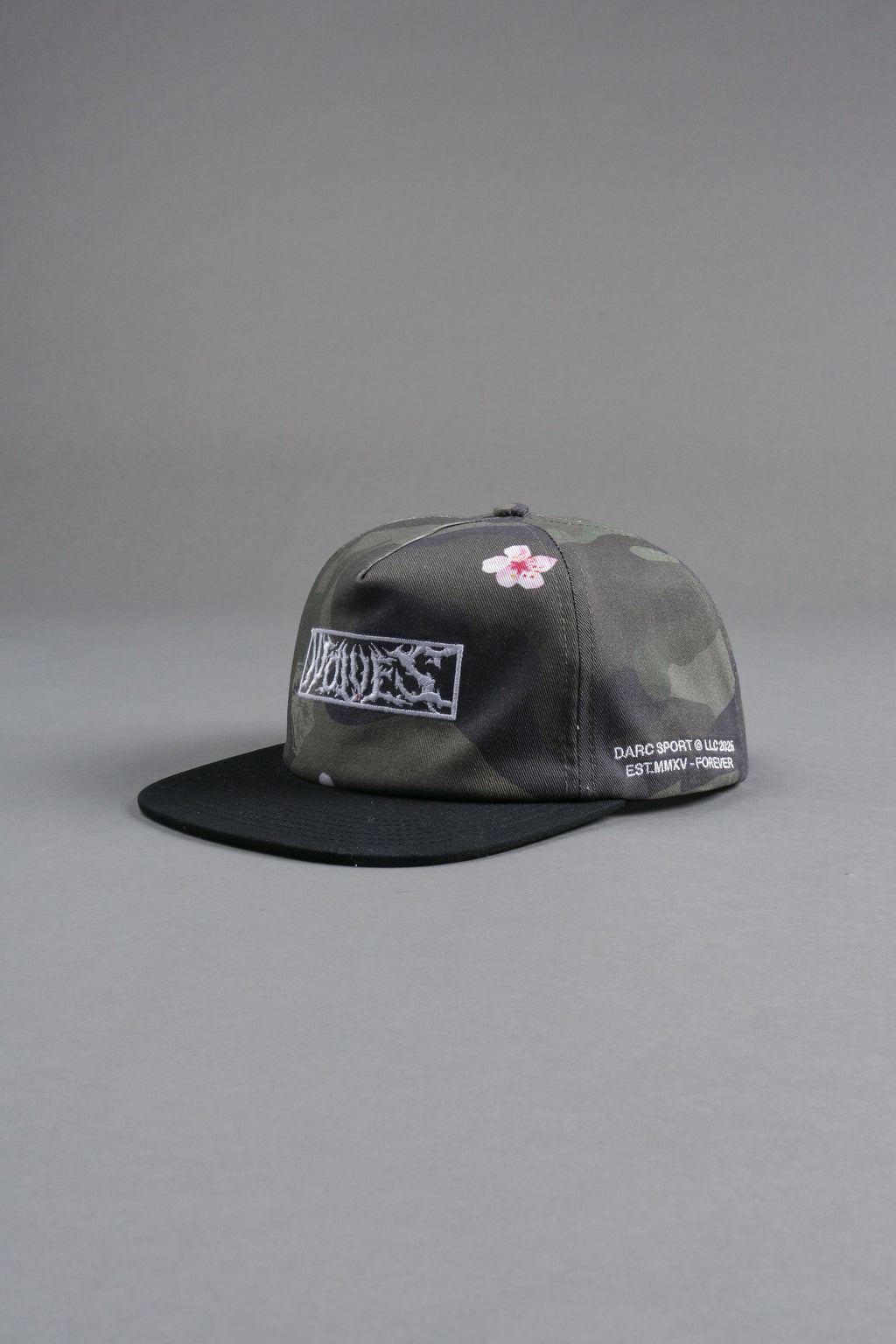 Midnight Wolves Vintage 5 Panel Hat in Vintage Blossom Woodland Camo — imagem 11