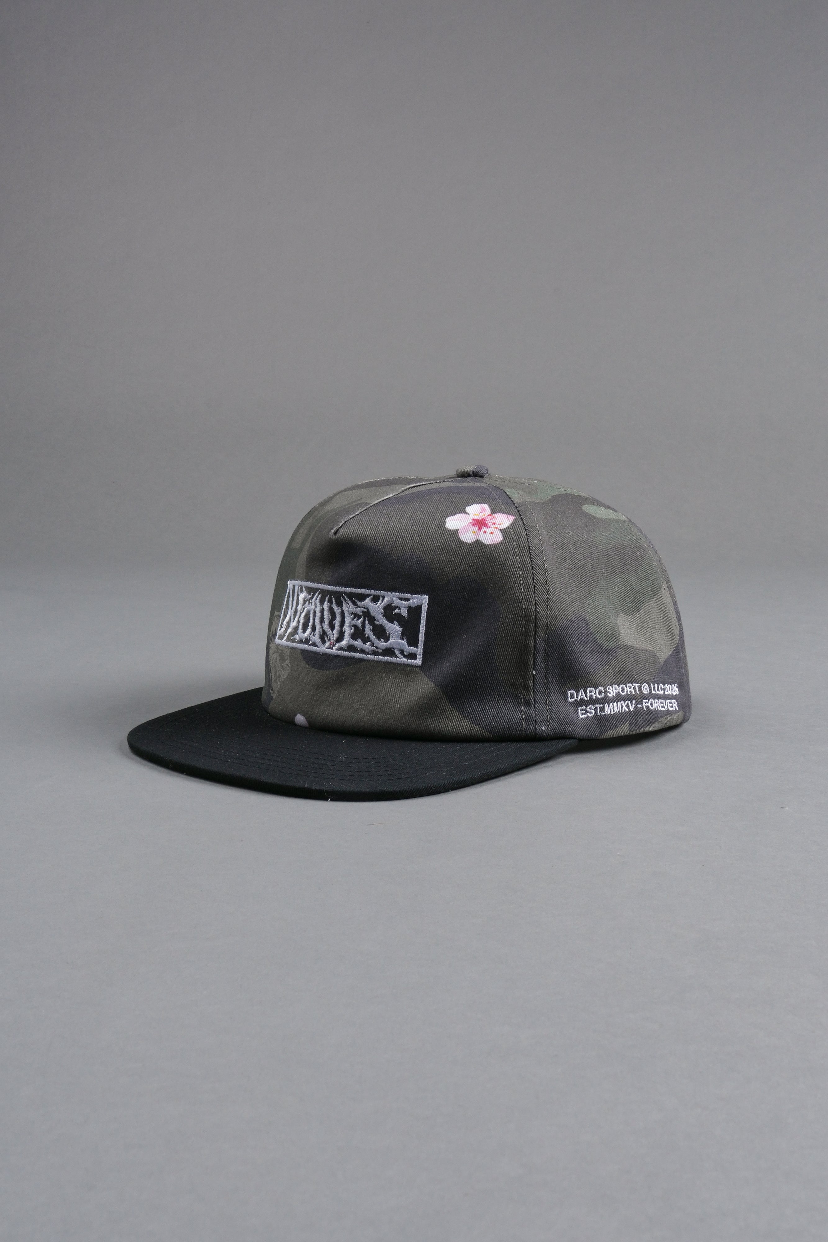 Midnight Wolves Vintage 5 Panel Hat in Vintage Blossom Woodland Camo — imagem 11