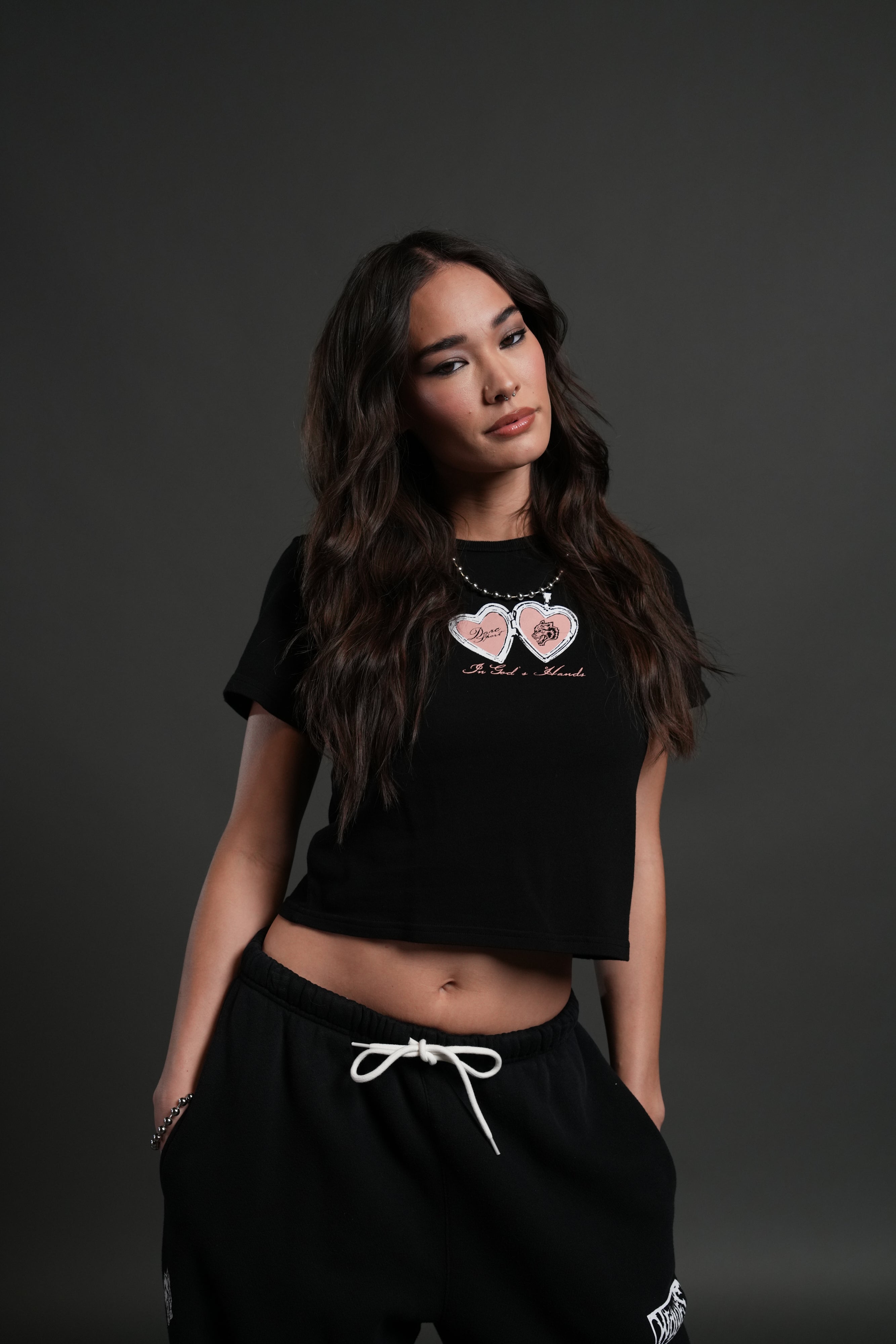 Wolves Locket "Timeless" Tee in Black — imagem 1