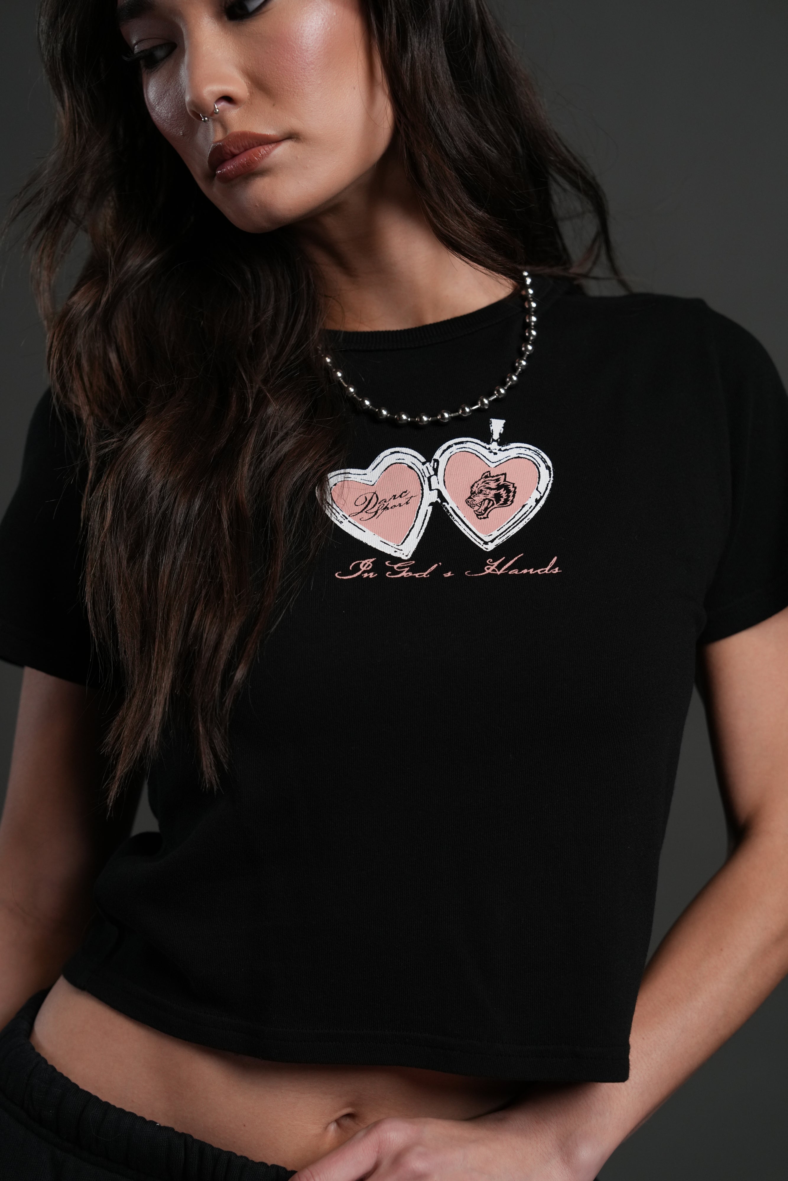 Wolves Locket "Timeless" Tee in Black — imagem 3