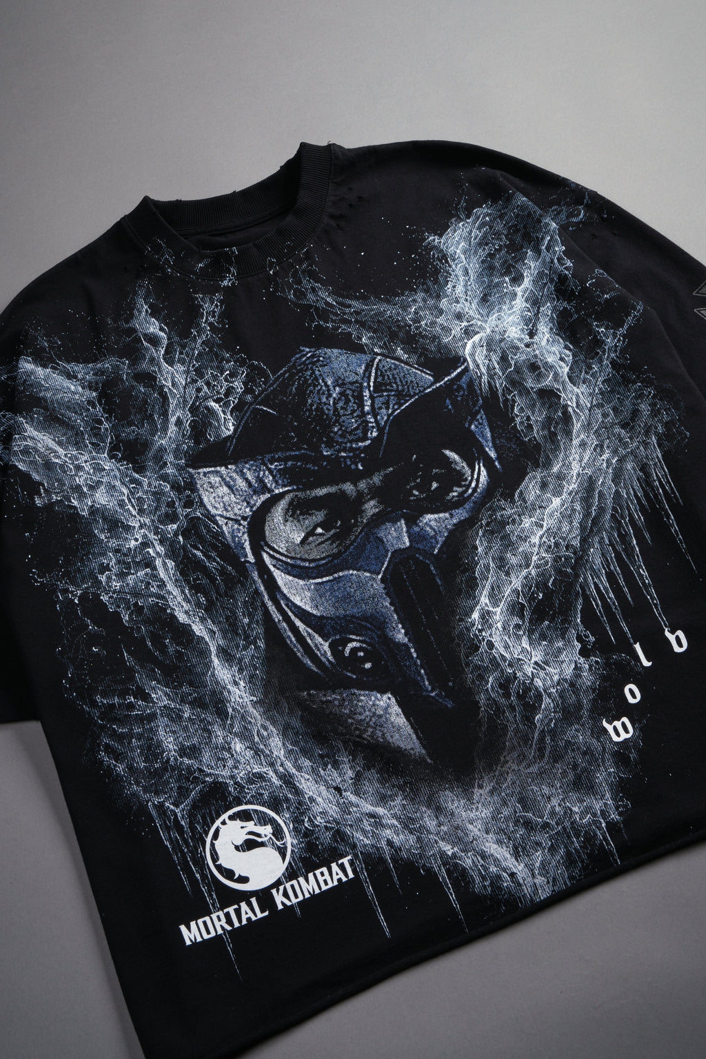 Sub-Zero Distressed Grunge Box Cut Tee V2 in Black — imagem 10