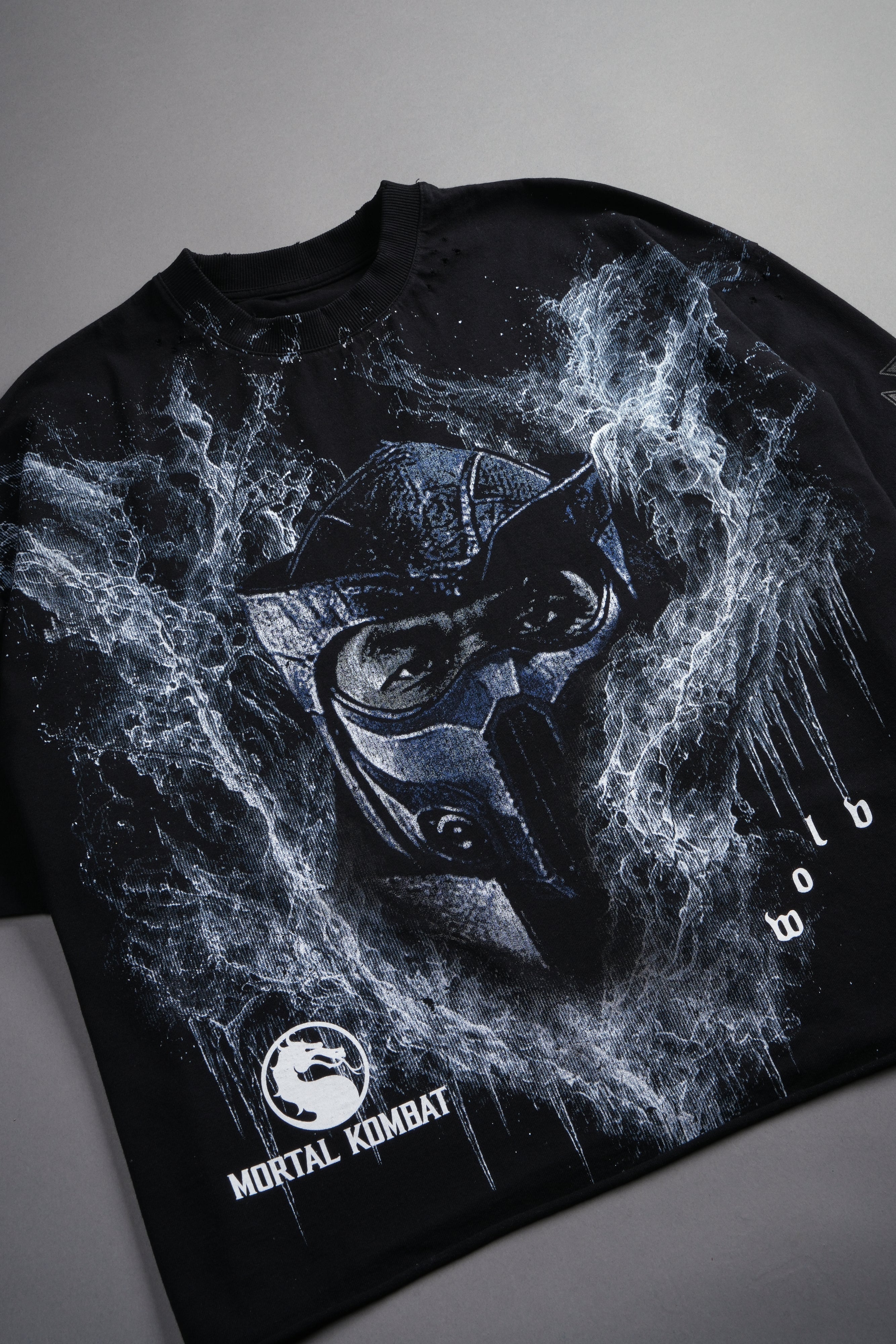 Sub-Zero Distressed Grunge Box Cut Tee V2 in Black — imagem 10