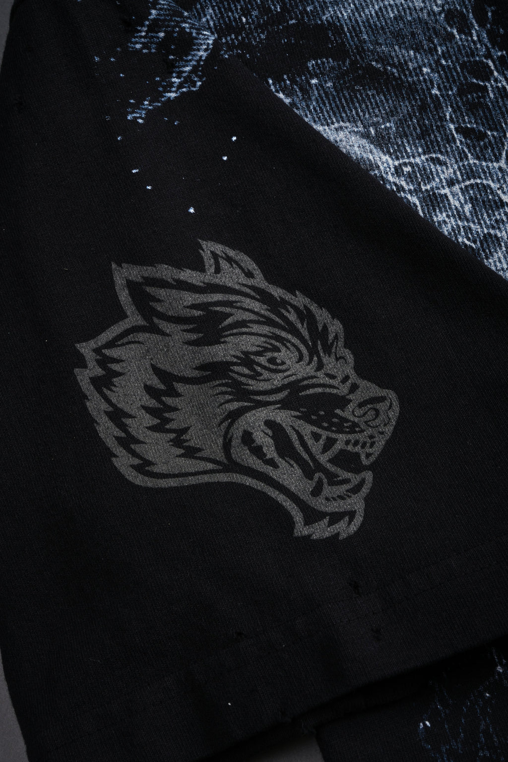 Sub-Zero Distressed Grunge Box Cut Tee V2 in Black — imagem 12