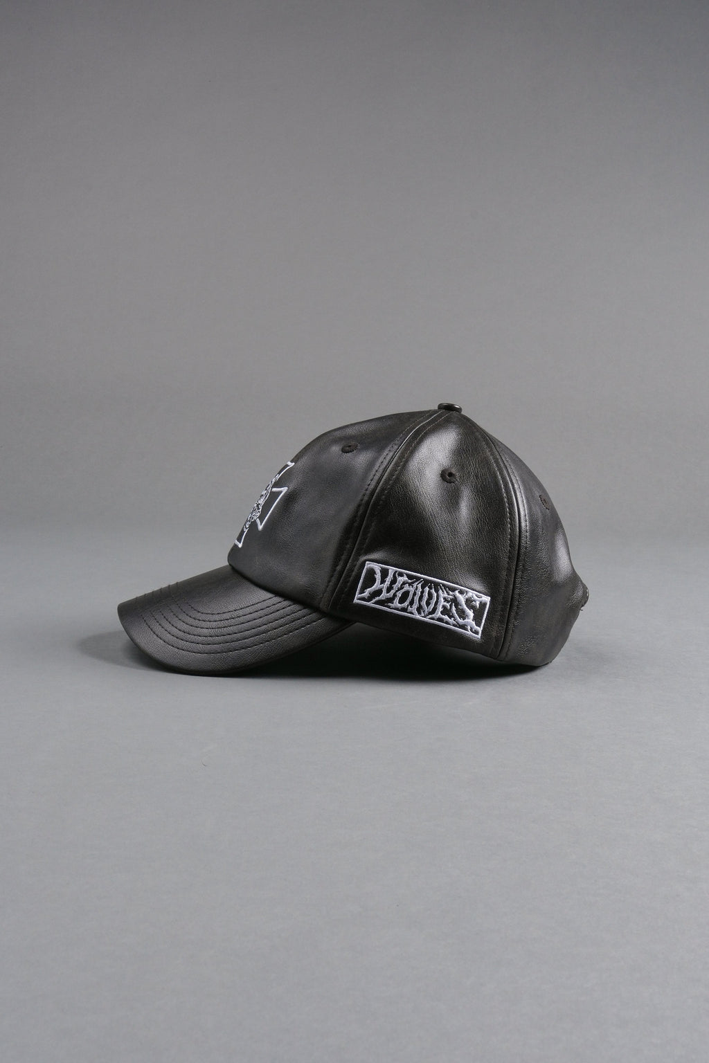 Iron Wolf Head Faux Leather Dad Hat in Black — imagem 9